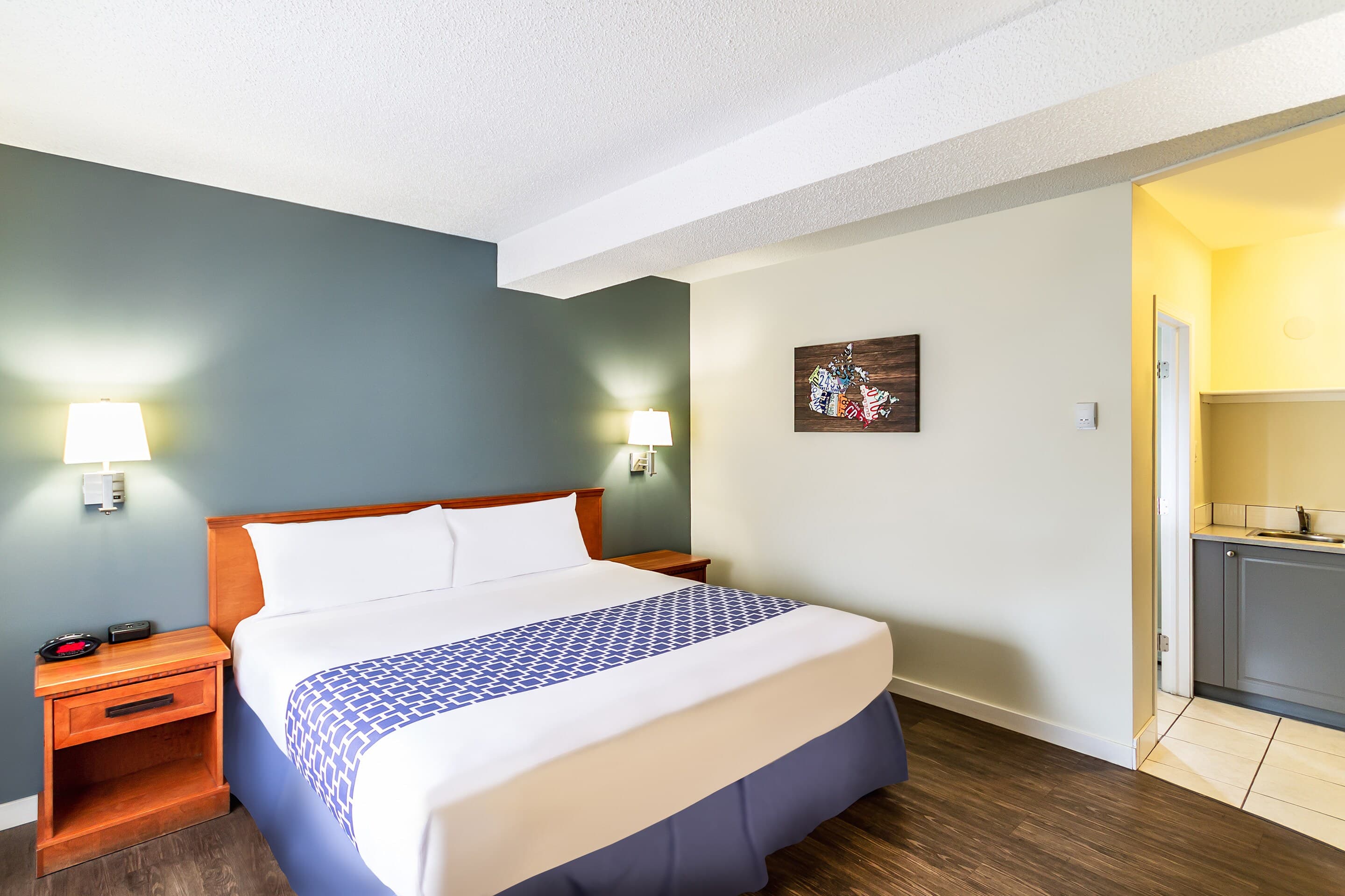Econo Lodge Inn & Suites University — 12