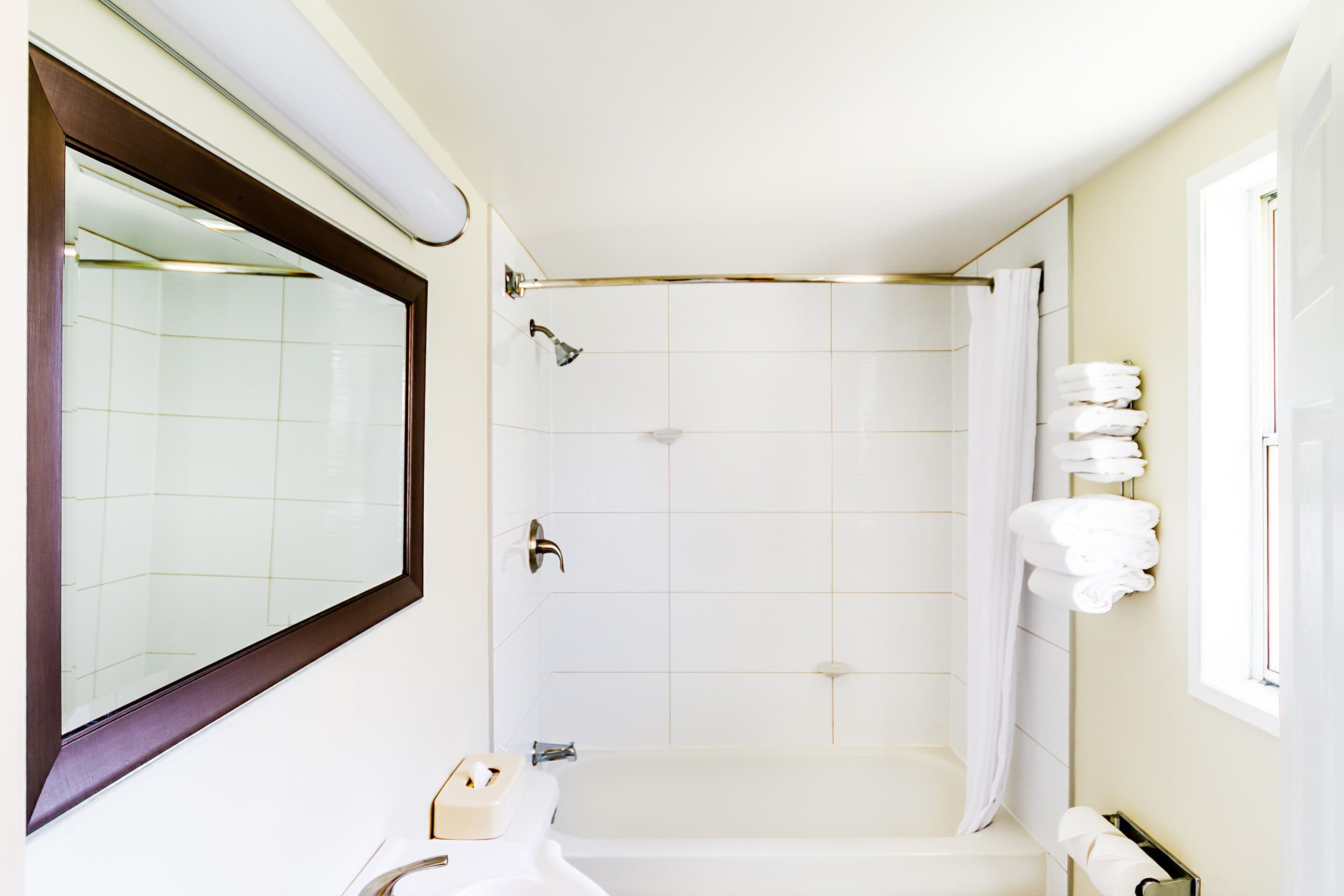 Econo Lodge Inn & Suites University — 8