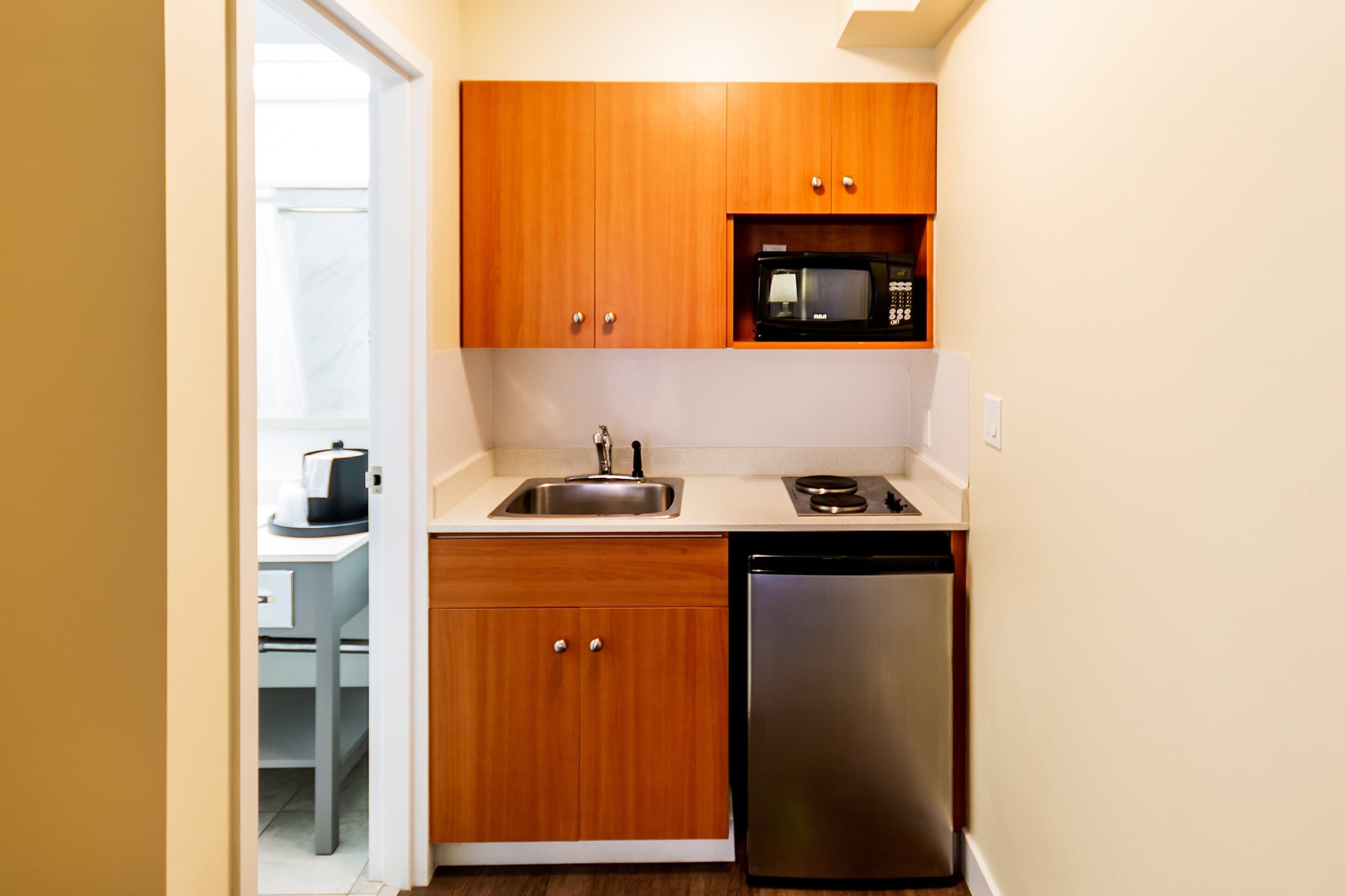 Econo Lodge Inn & Suites University — 6