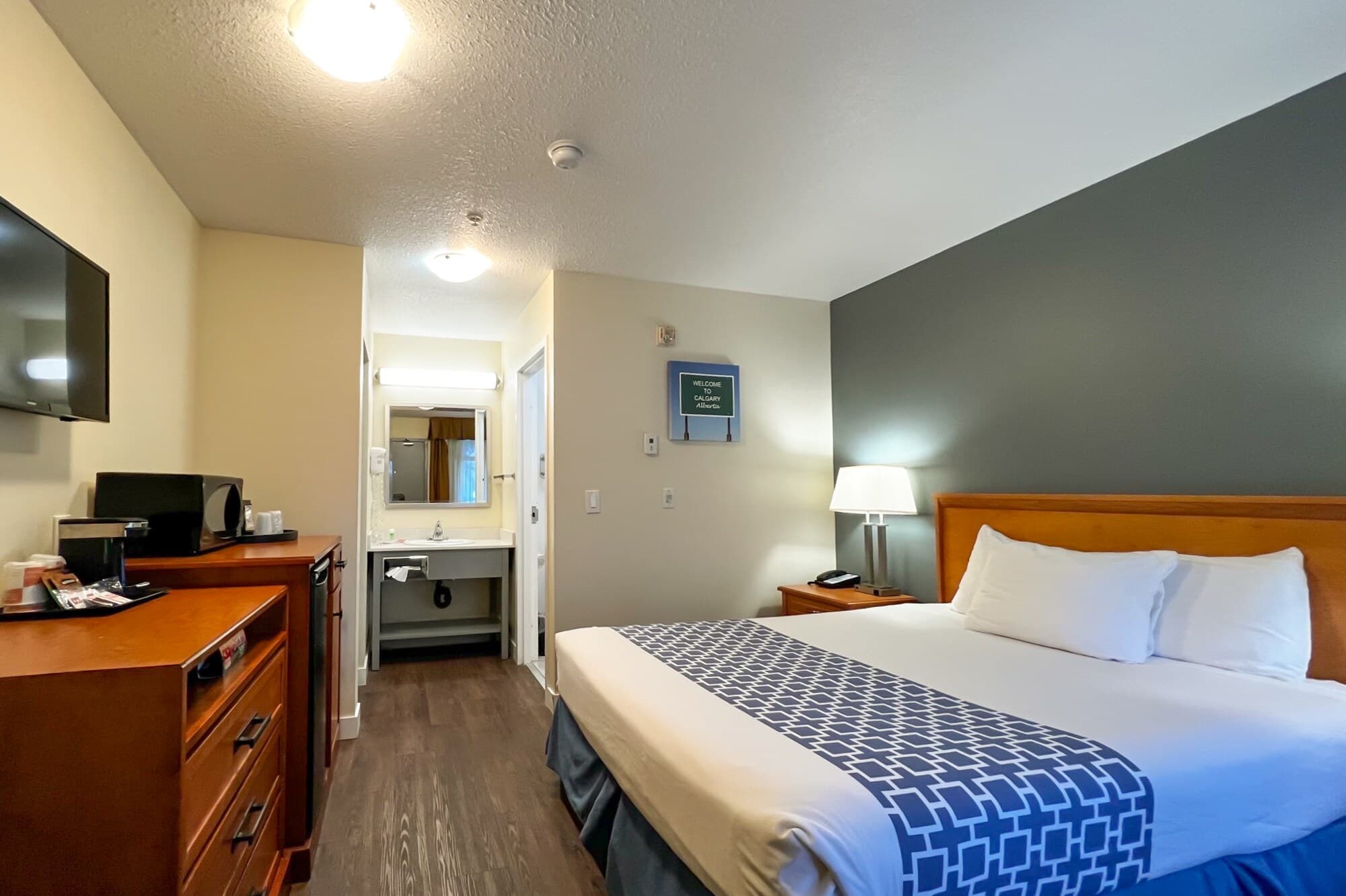 Econo Lodge Inn & Suites University — 16