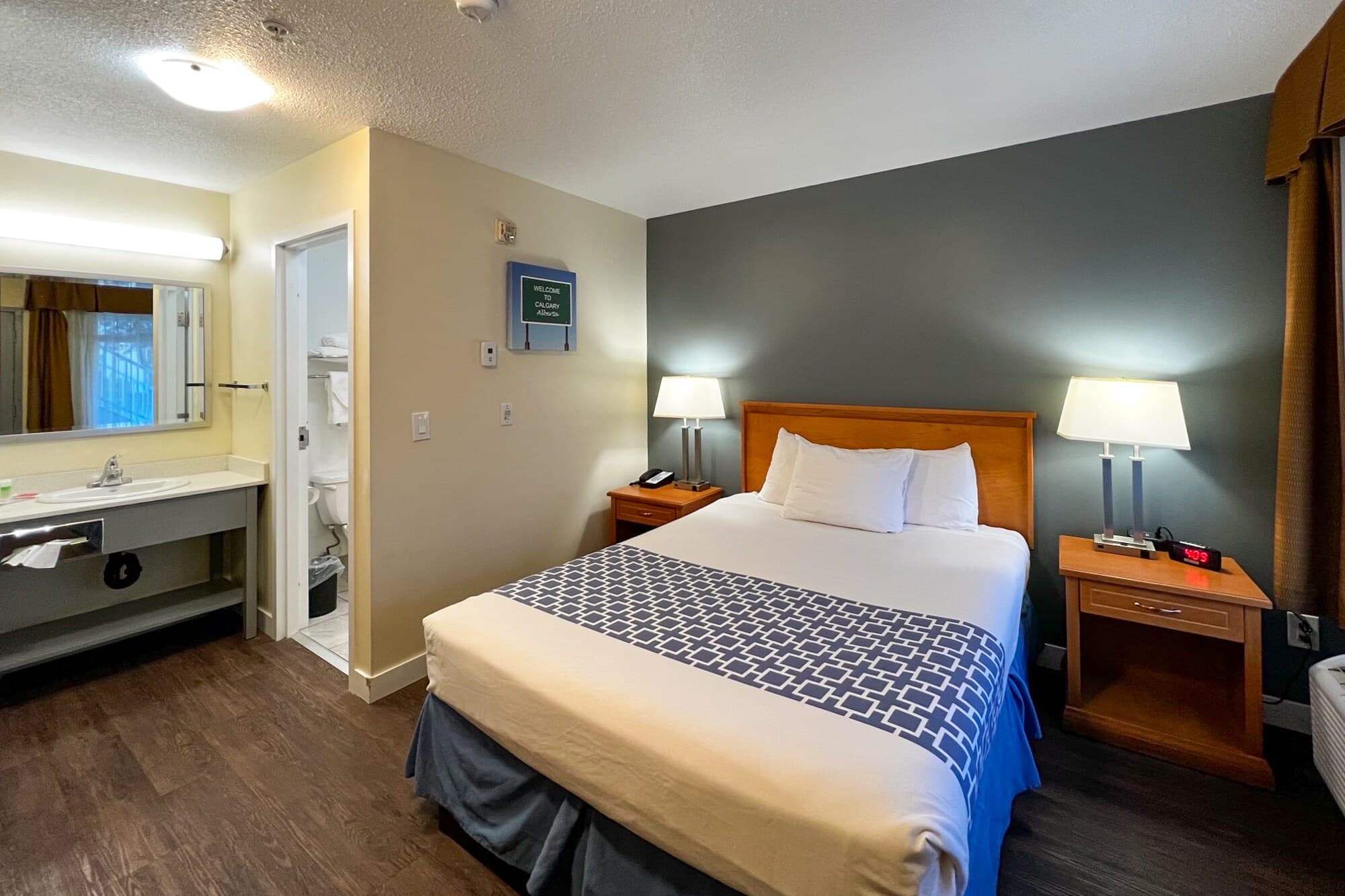 Econo Lodge Inn & Suites University — 17