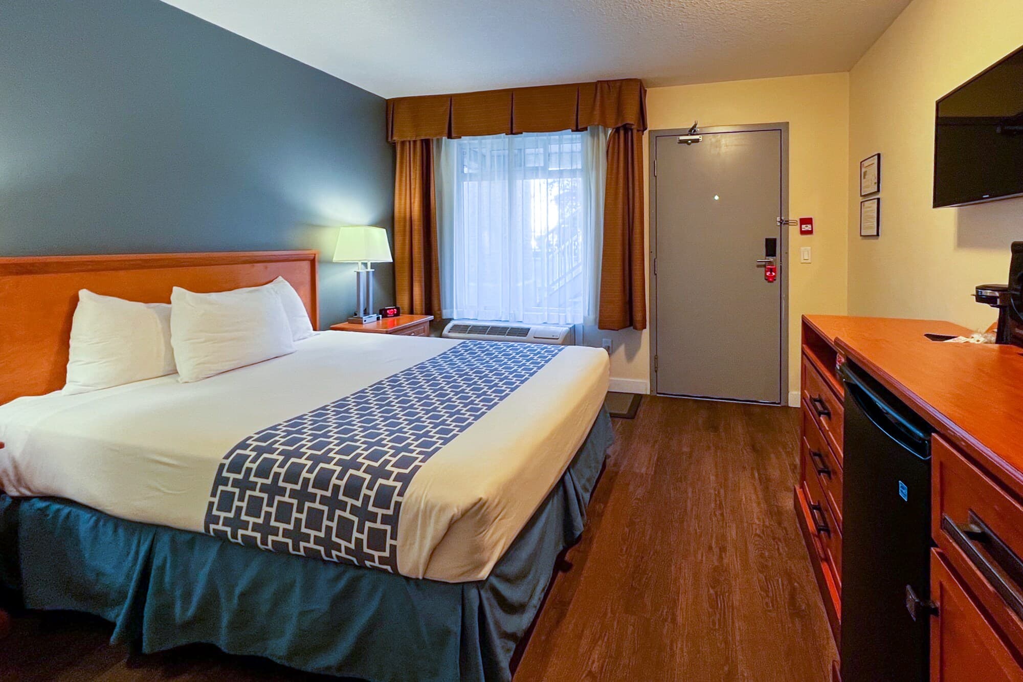 Econo Lodge Inn & Suites University — 19