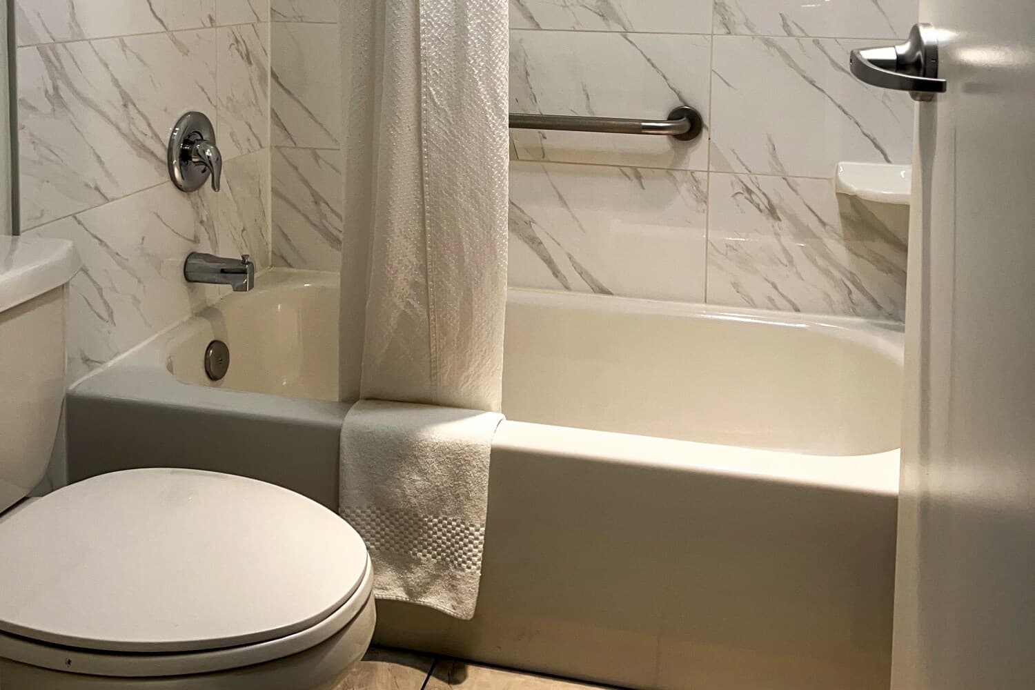 Econo Lodge Inn & Suites University — 22