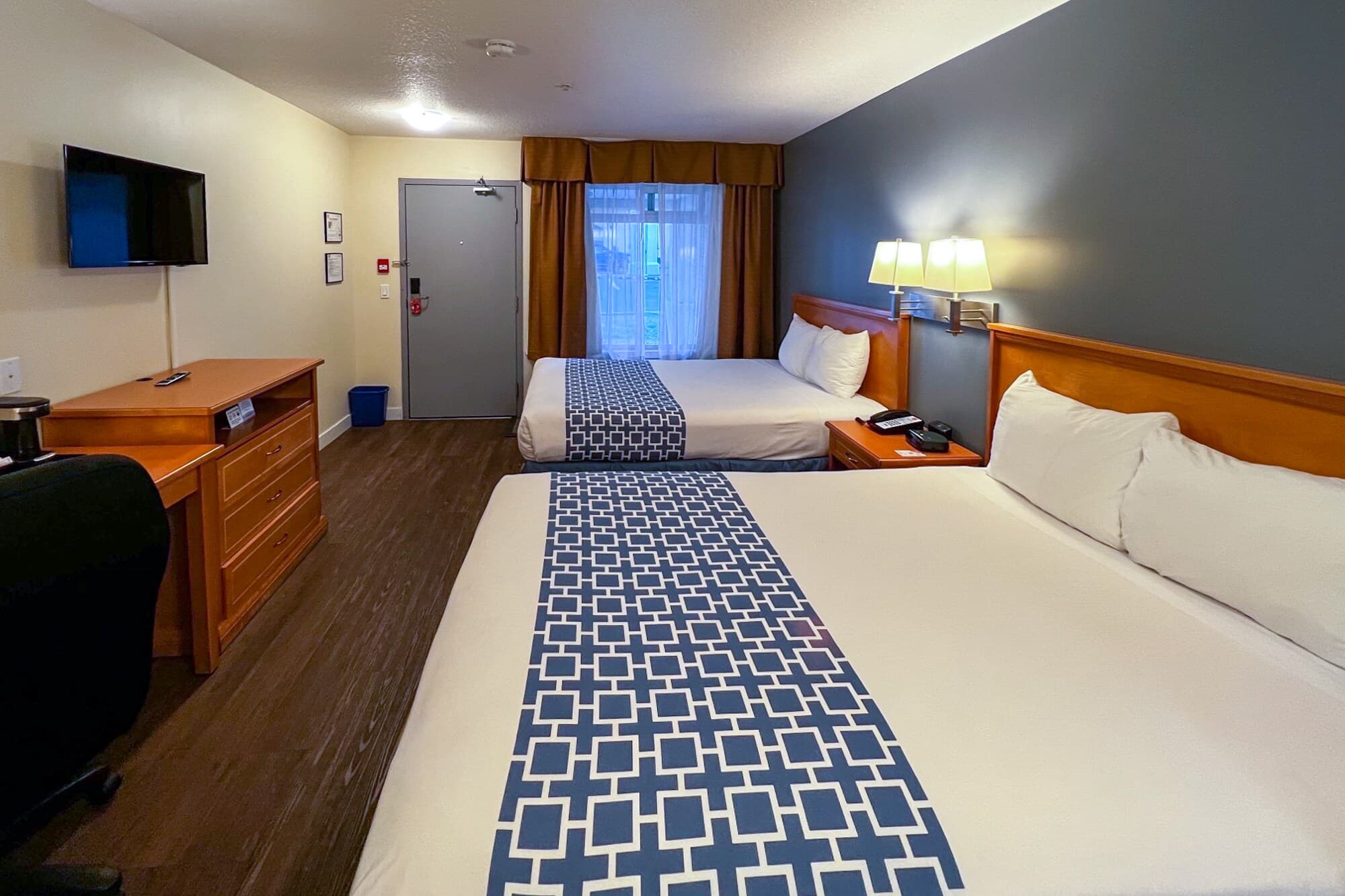 Econo Lodge Inn & Suites University — 26