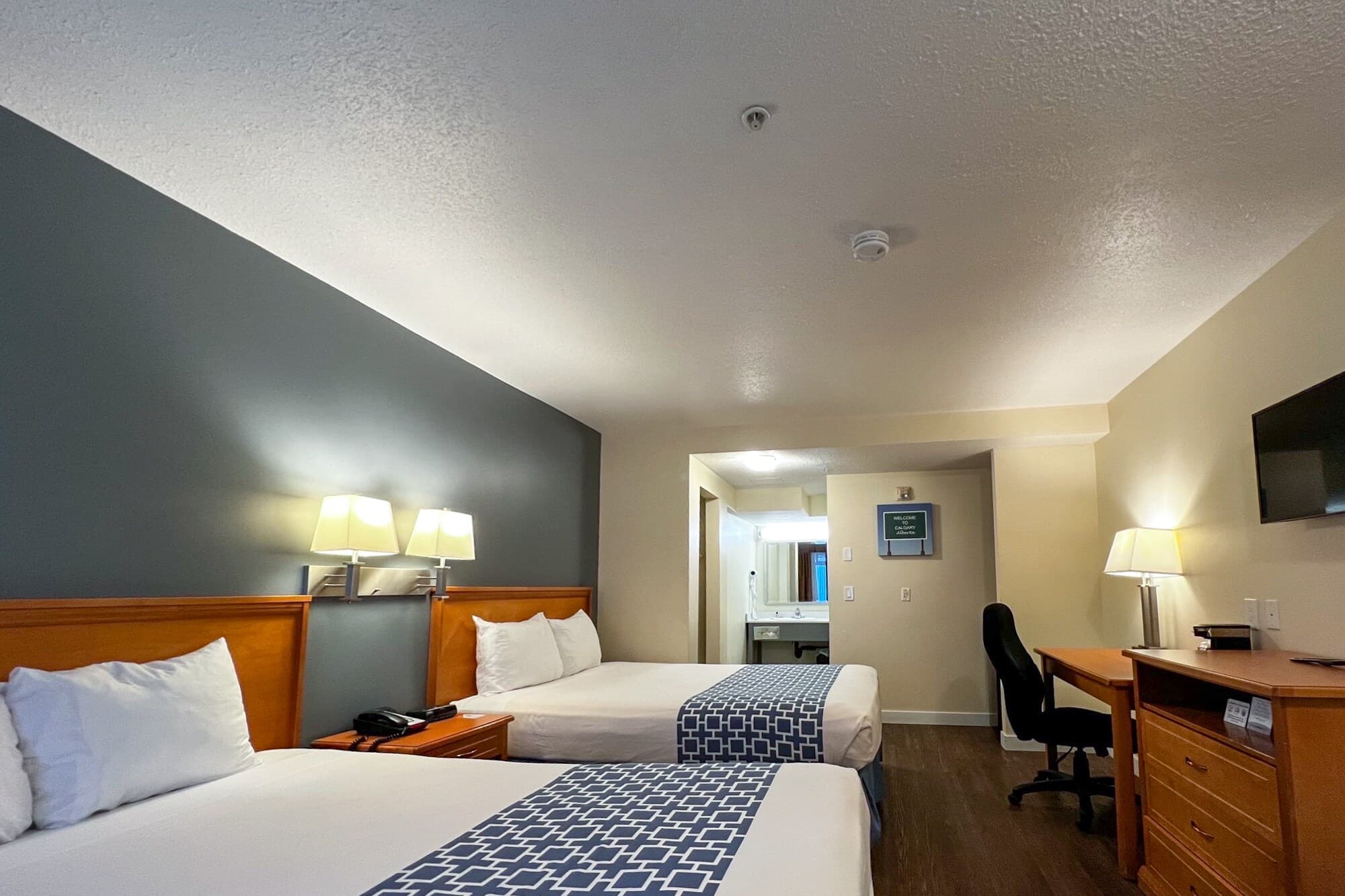 Econo Lodge Inn & Suites University — 27