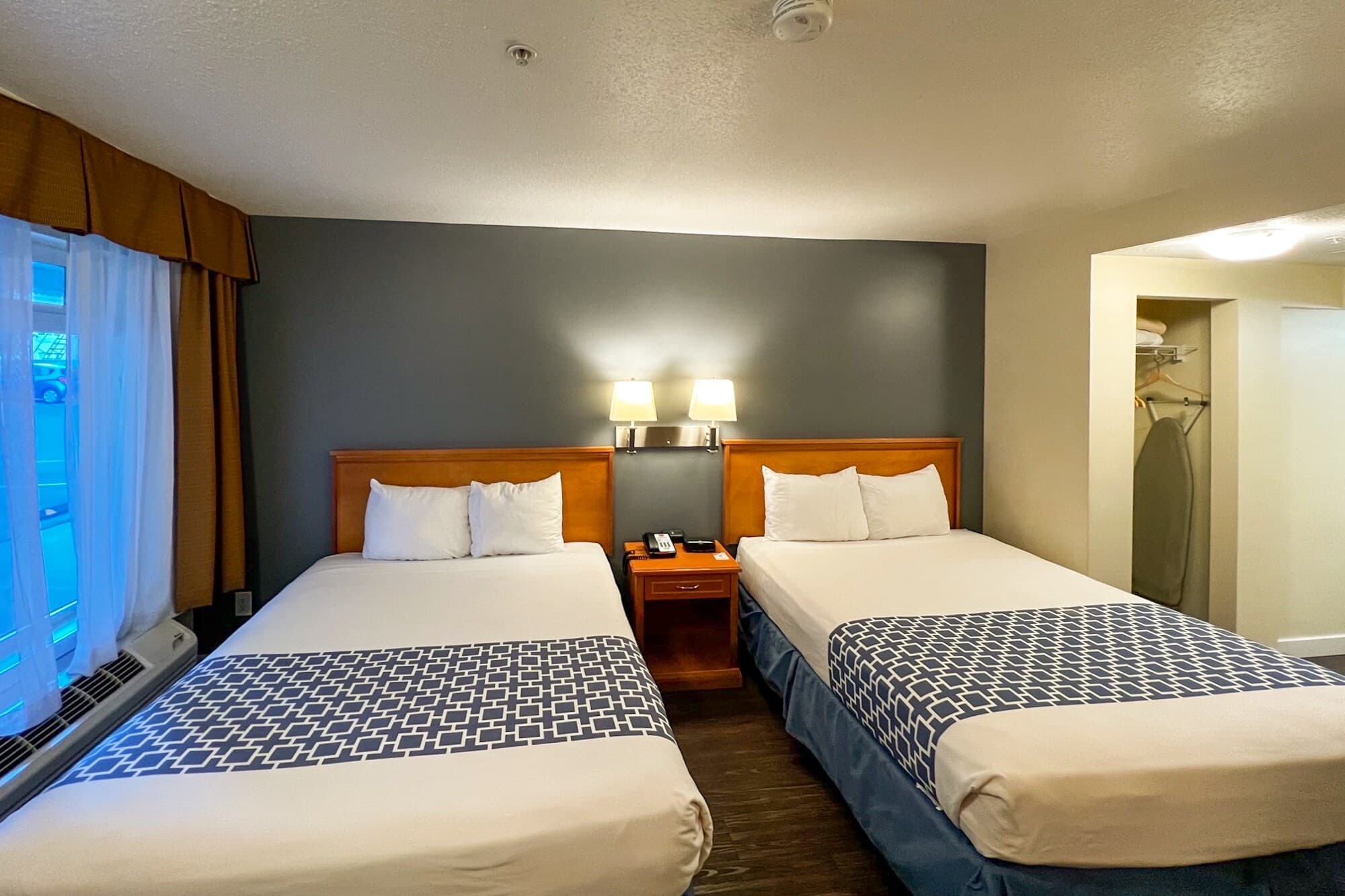 Econo Lodge Inn & Suites University — 28