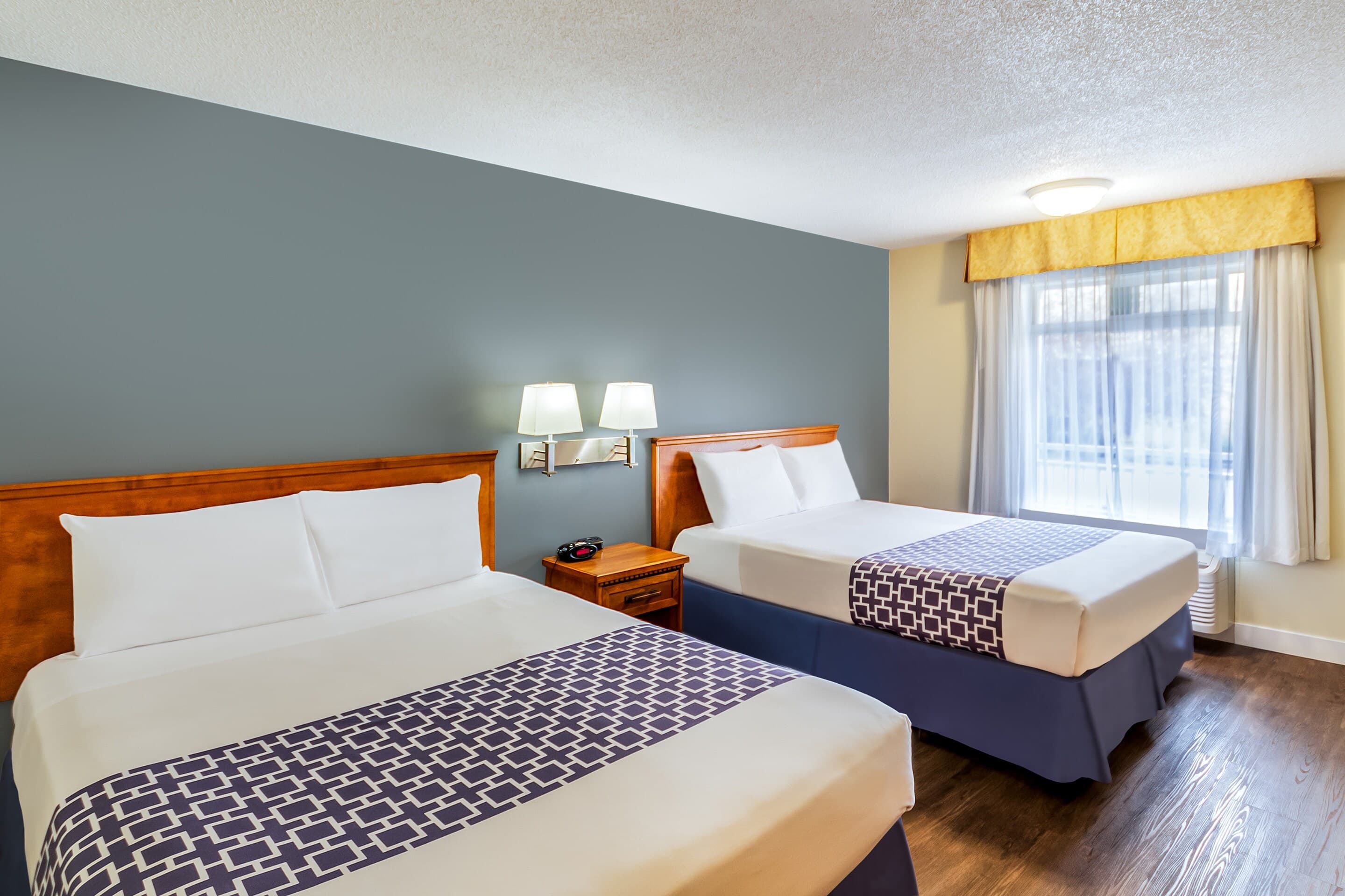 Econo Lodge Inn & Suites University — 23