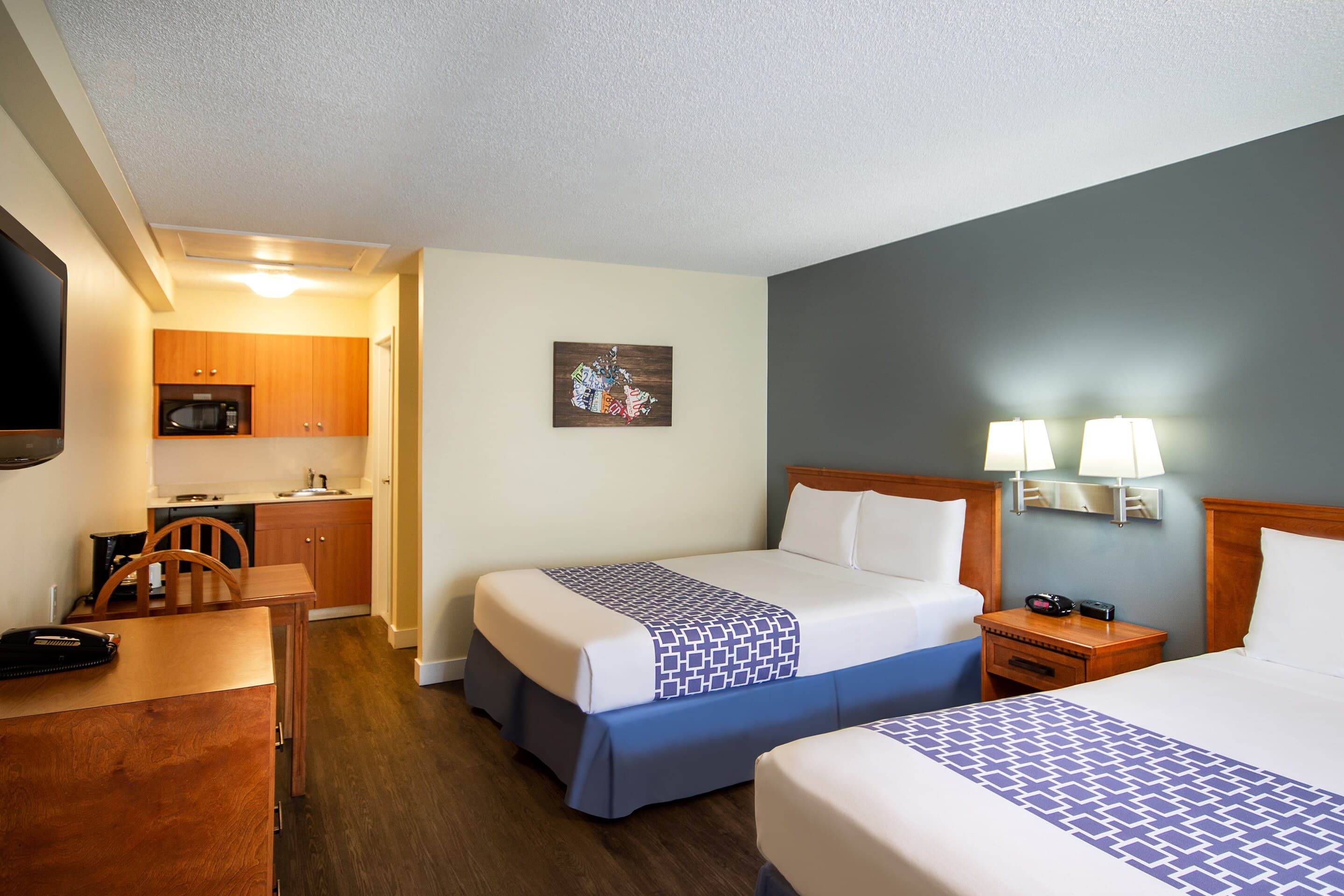 Econo Lodge Inn & Suites University — 24