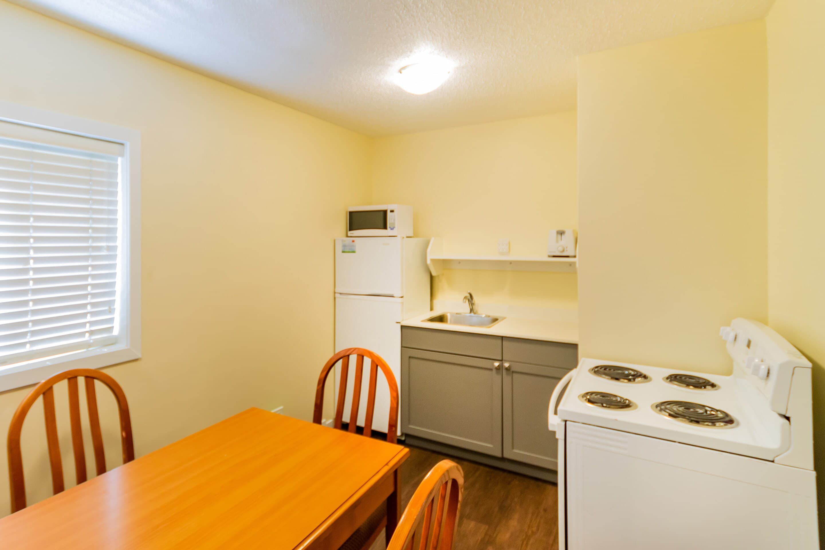 Econo Lodge Inn & Suites University — 35