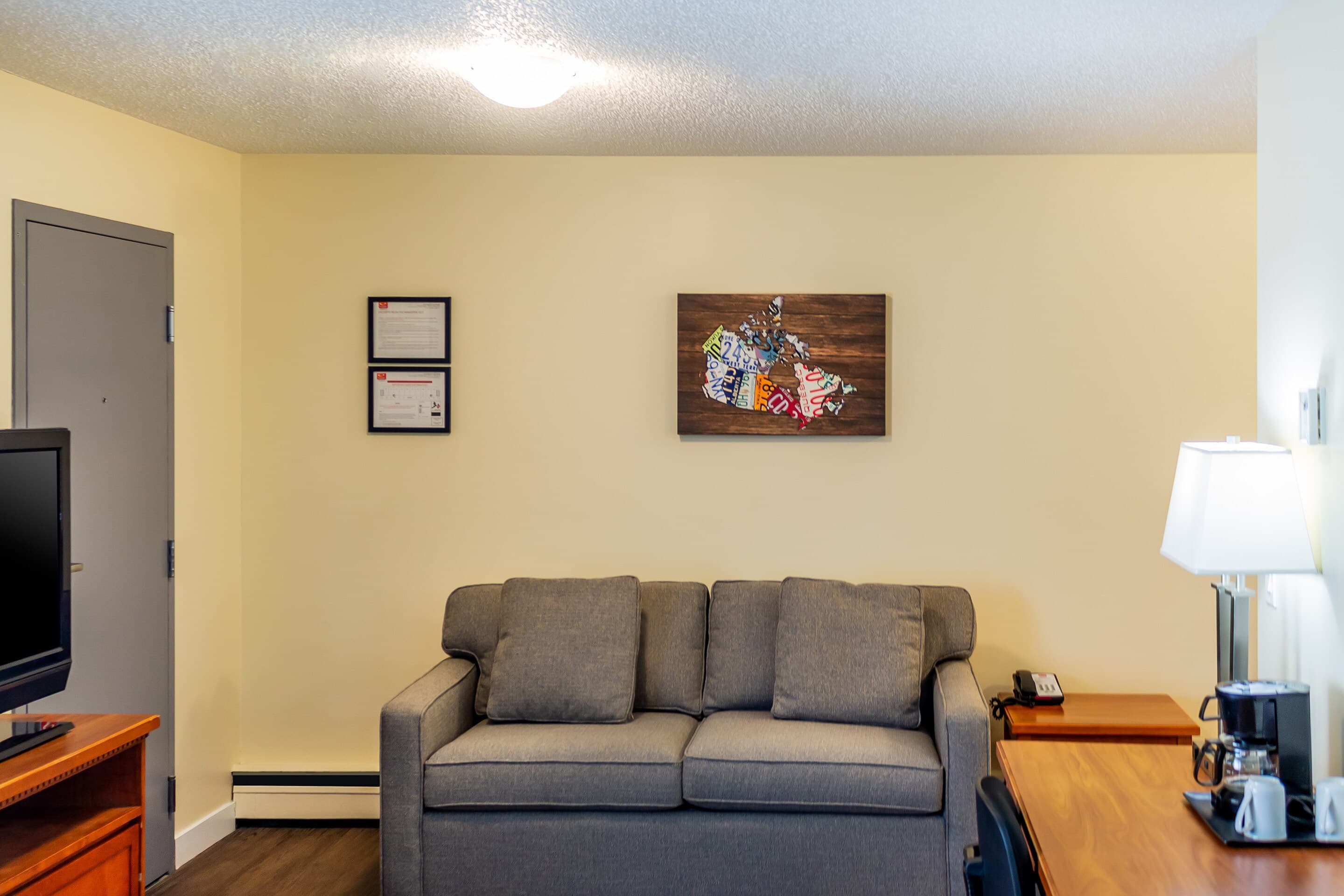 Econo Lodge Inn & Suites University — 36