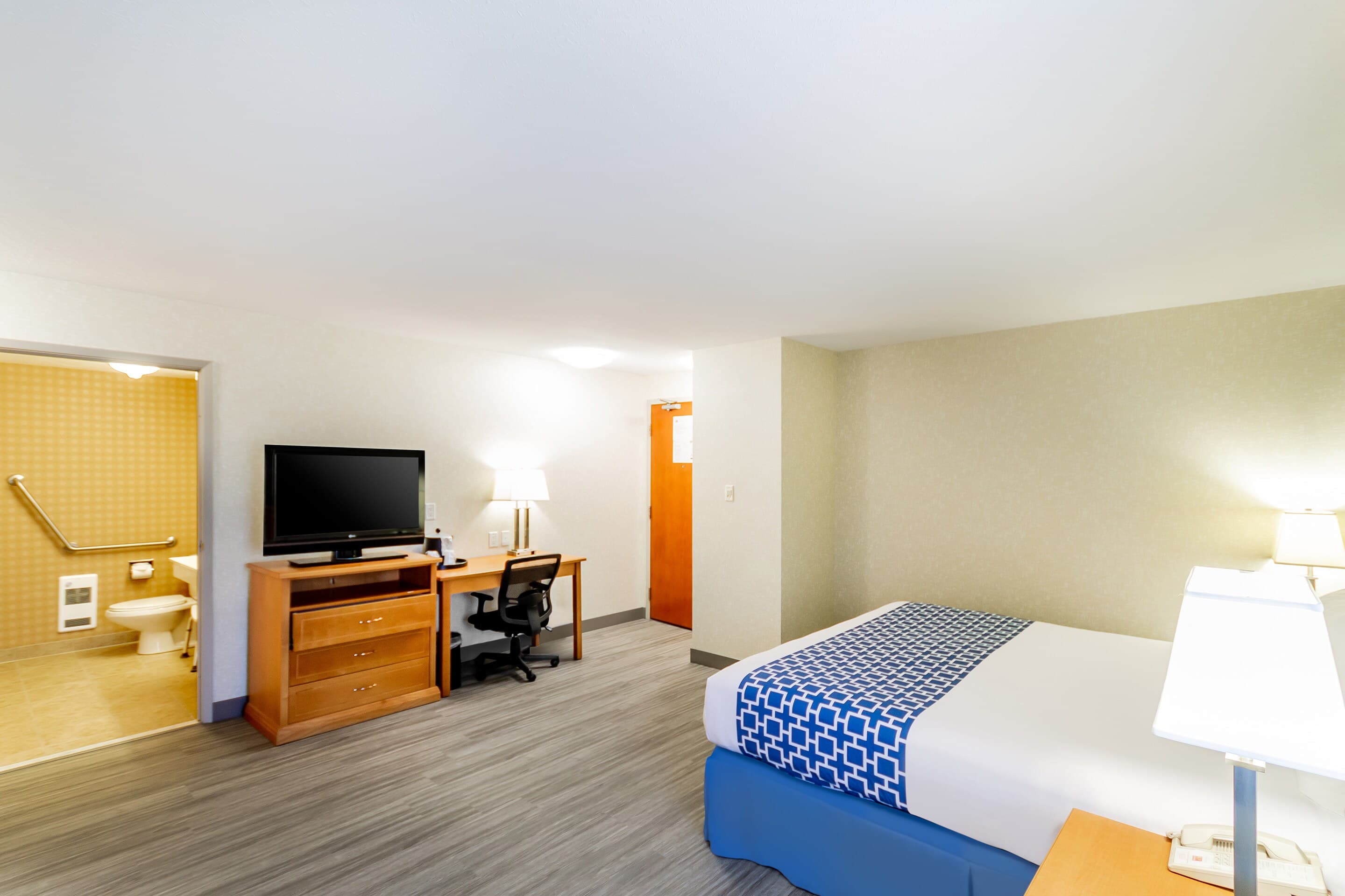 Econo Lodge Inn & Suites University — 39