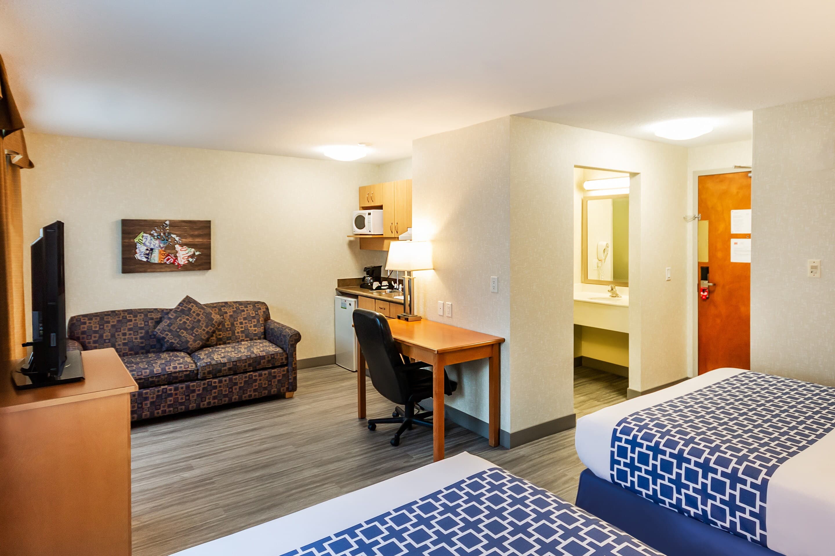 Econo Lodge Inn & Suites University — 51