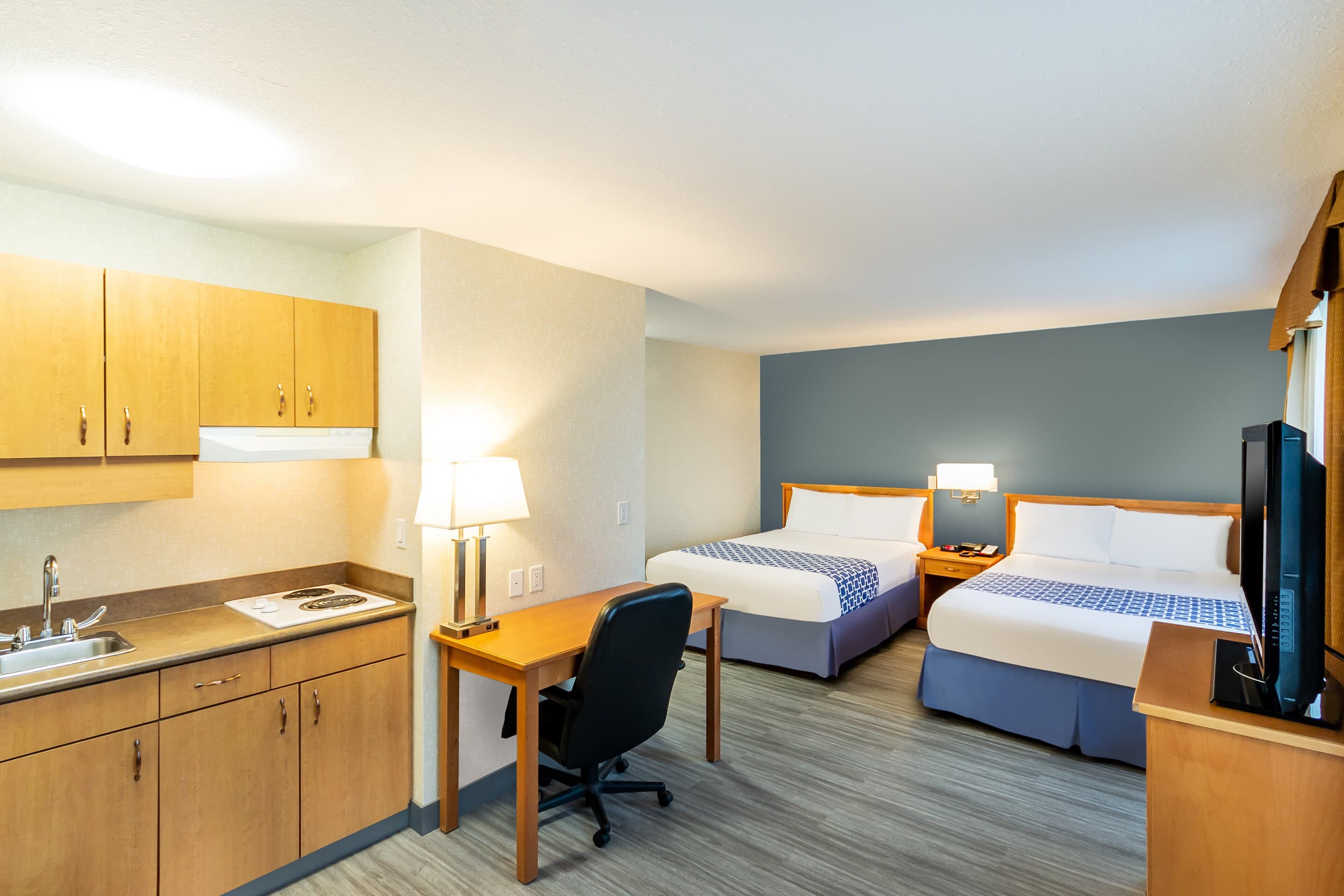 Econo Lodge Inn & Suites University — 54