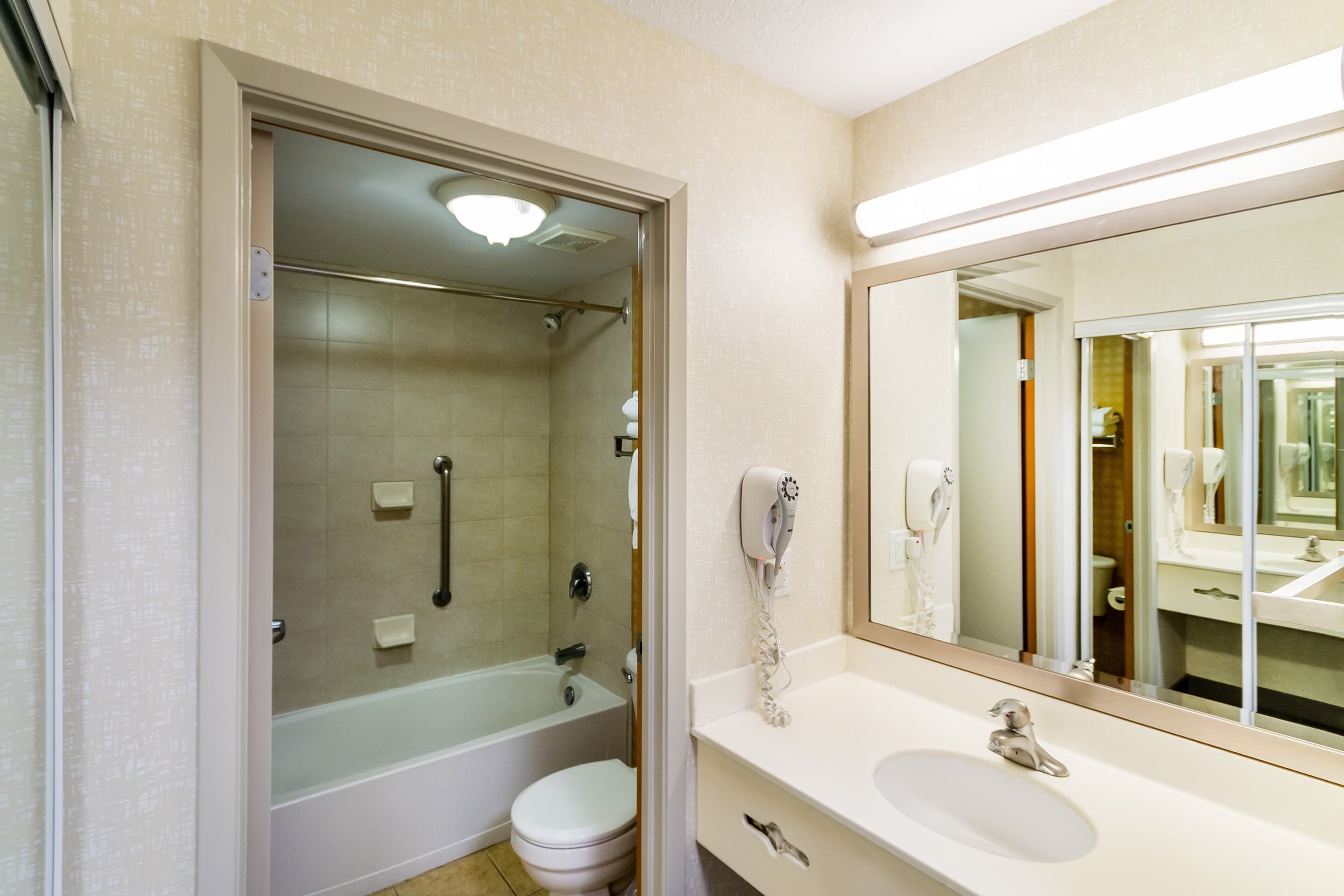 Econo Lodge Inn & Suites University — 56