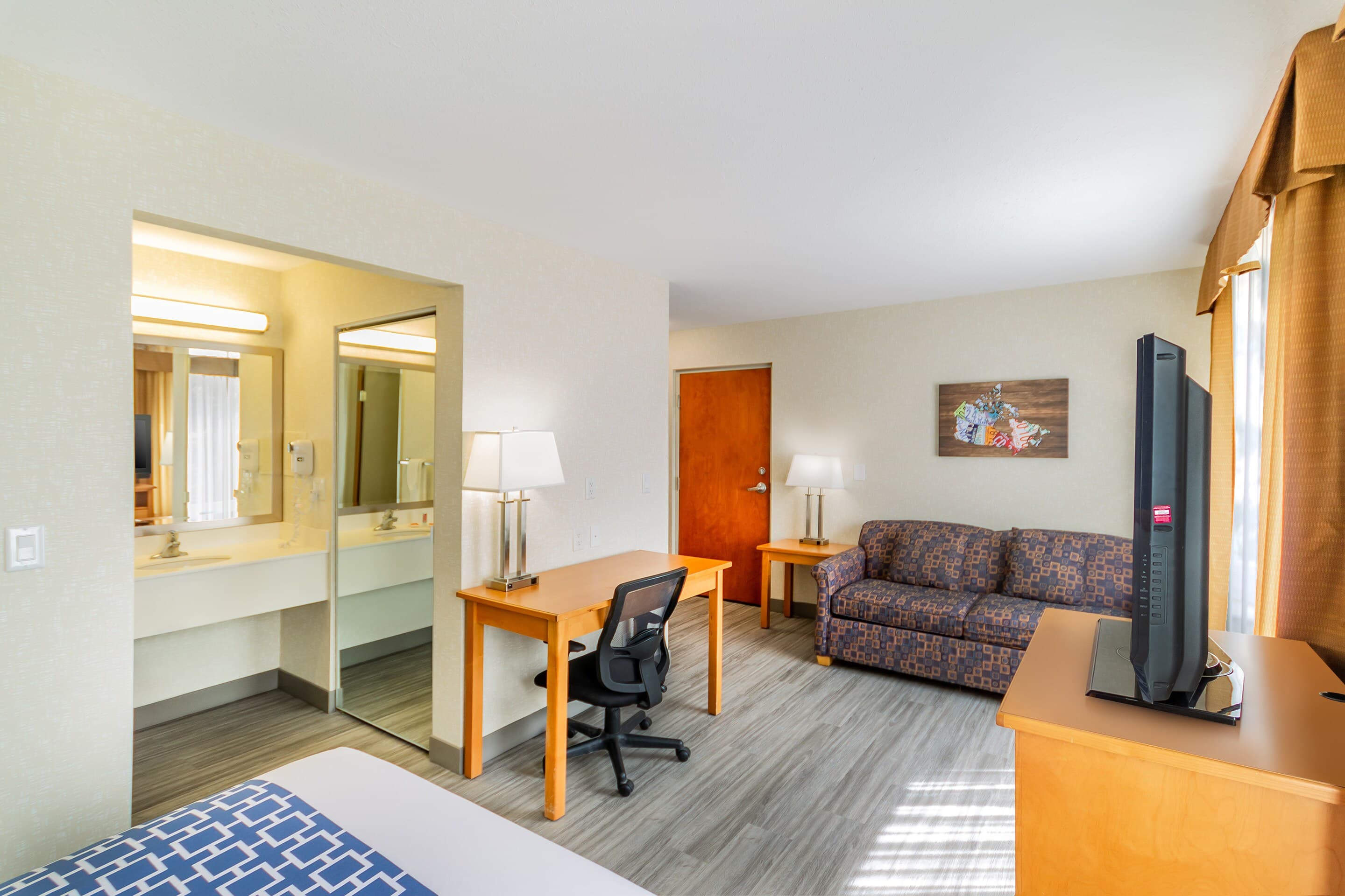 Econo Lodge Inn & Suites University — 46