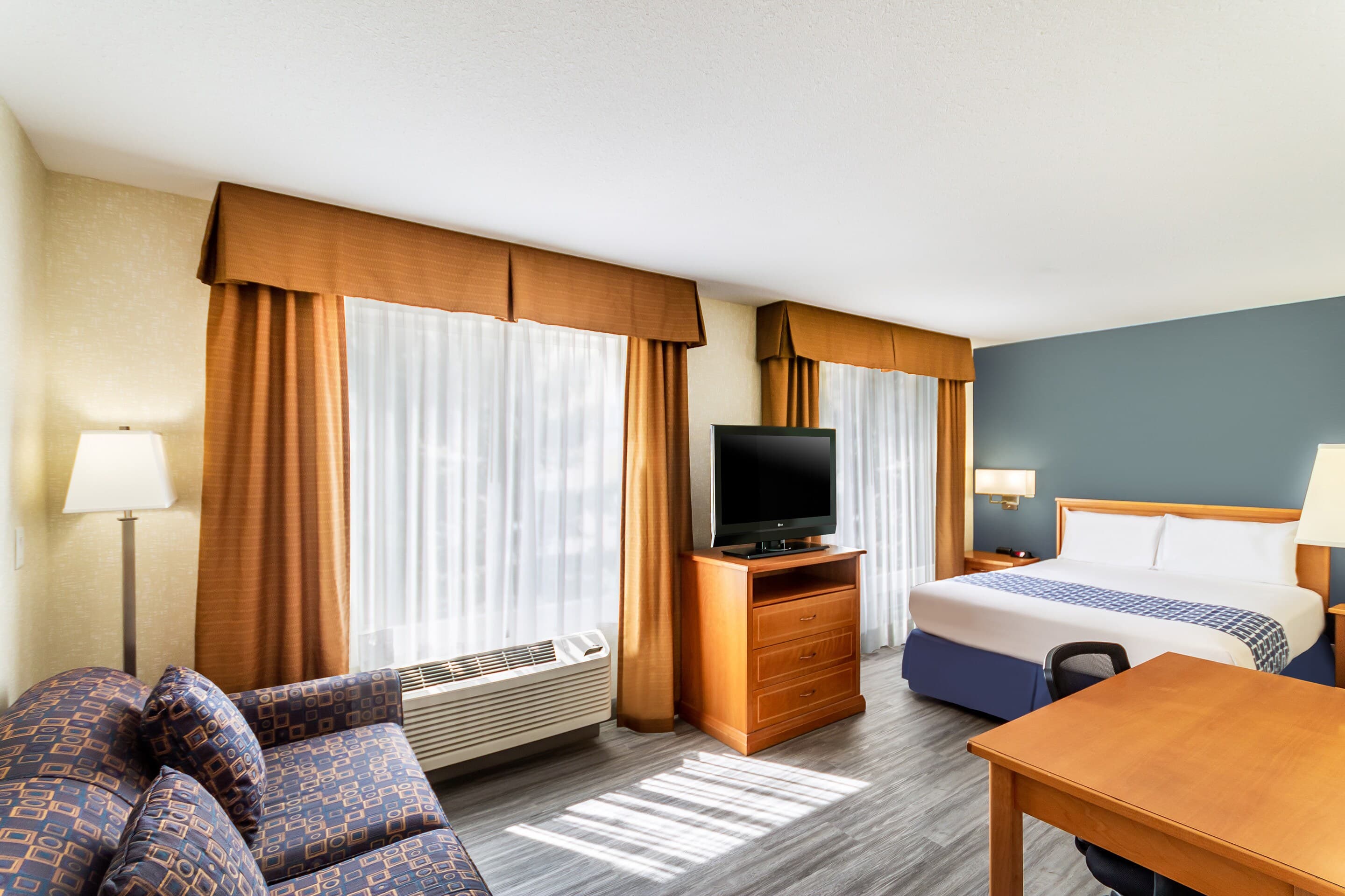 Econo Lodge Inn & Suites University — 47