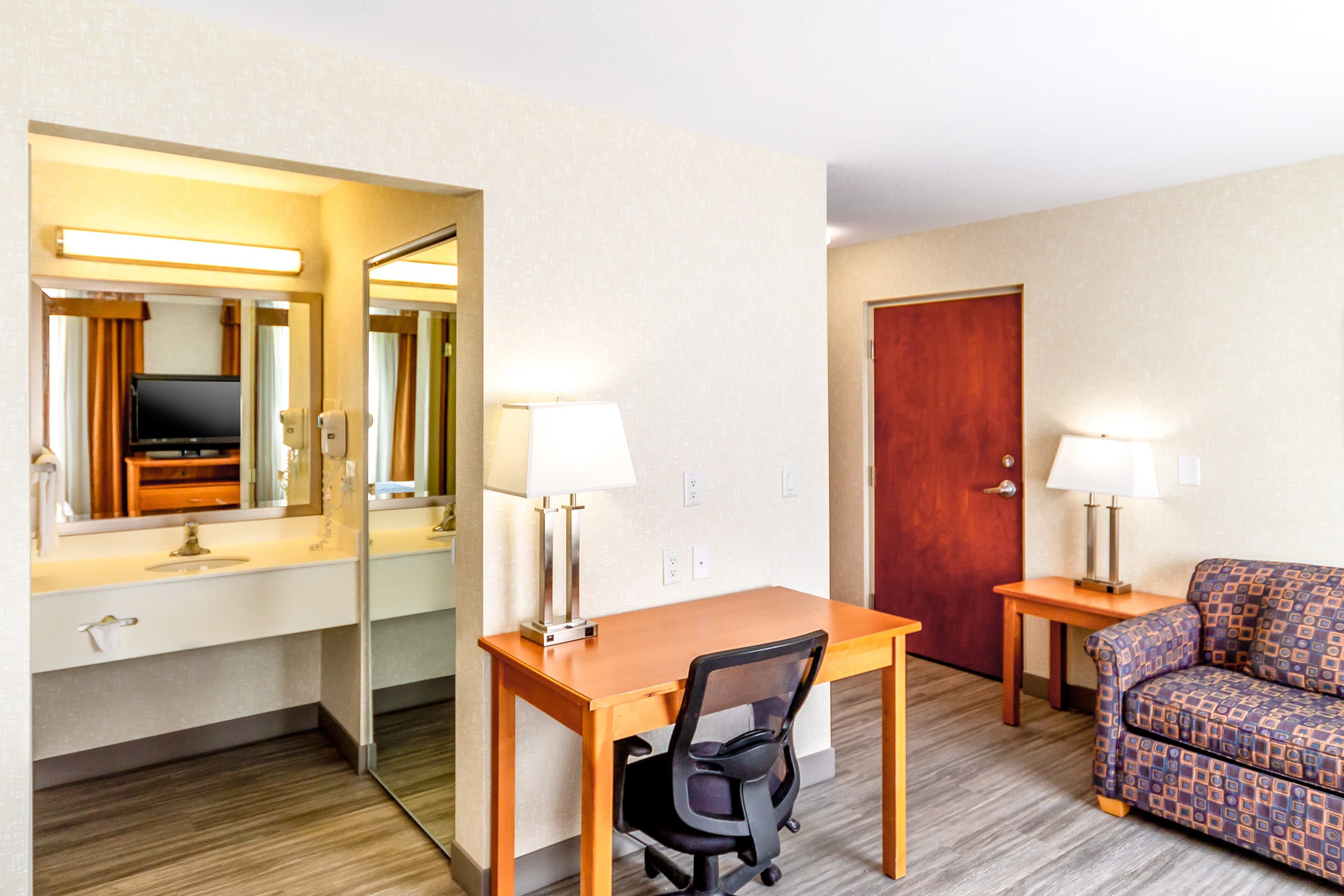 Econo Lodge Inn & Suites University — 42
