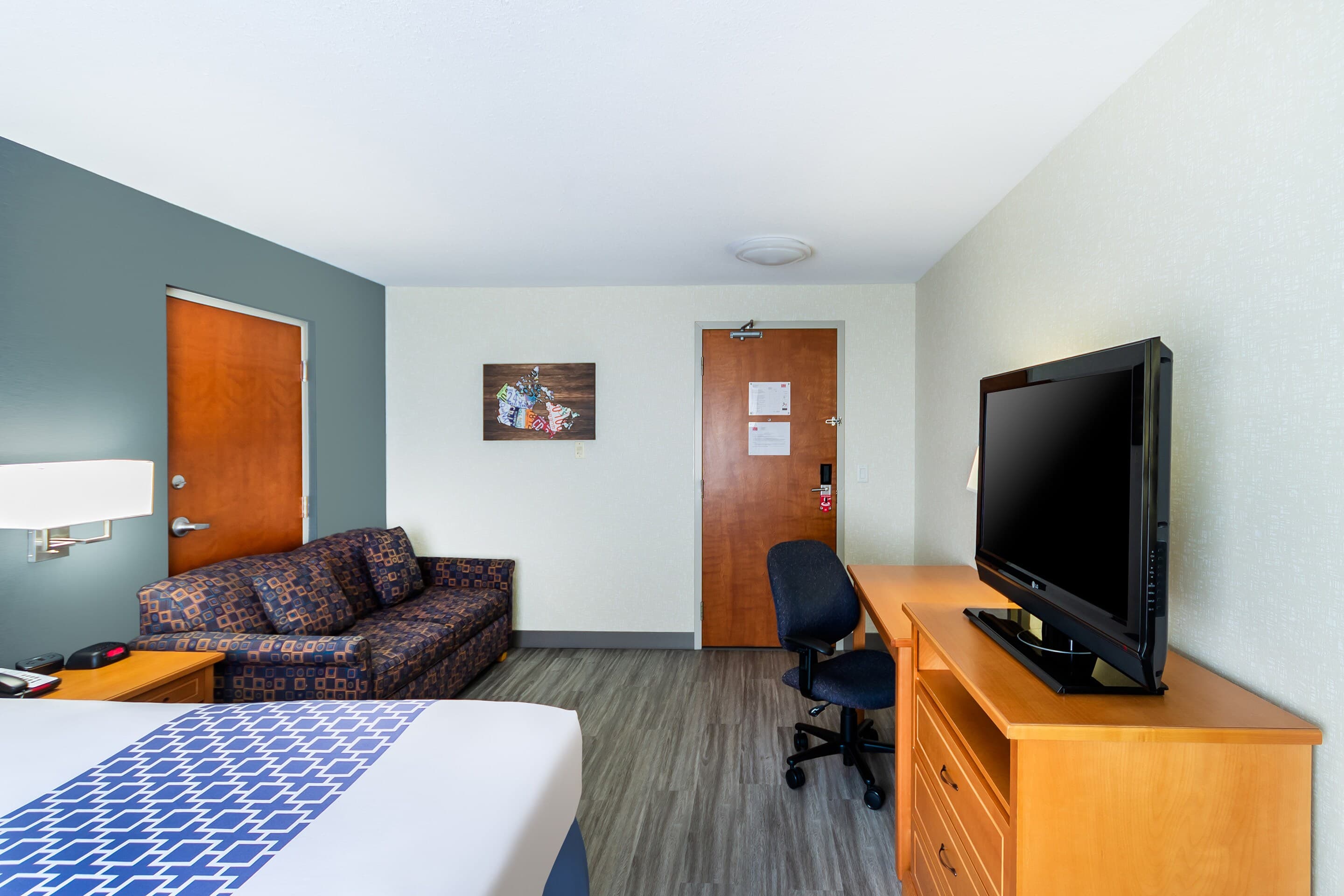 Econo Lodge Inn & Suites University — 57
