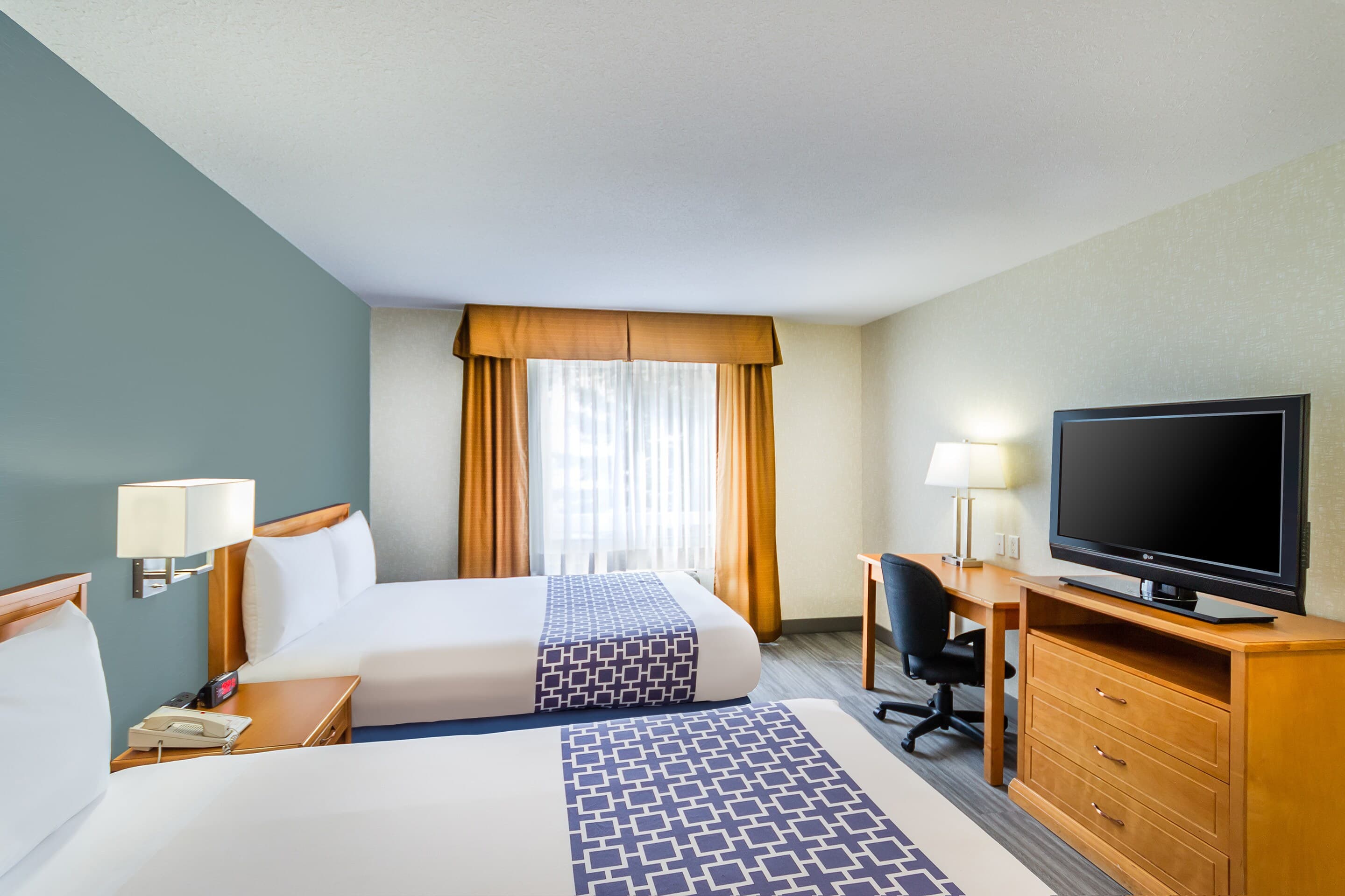 Econo Lodge Inn & Suites University — 62