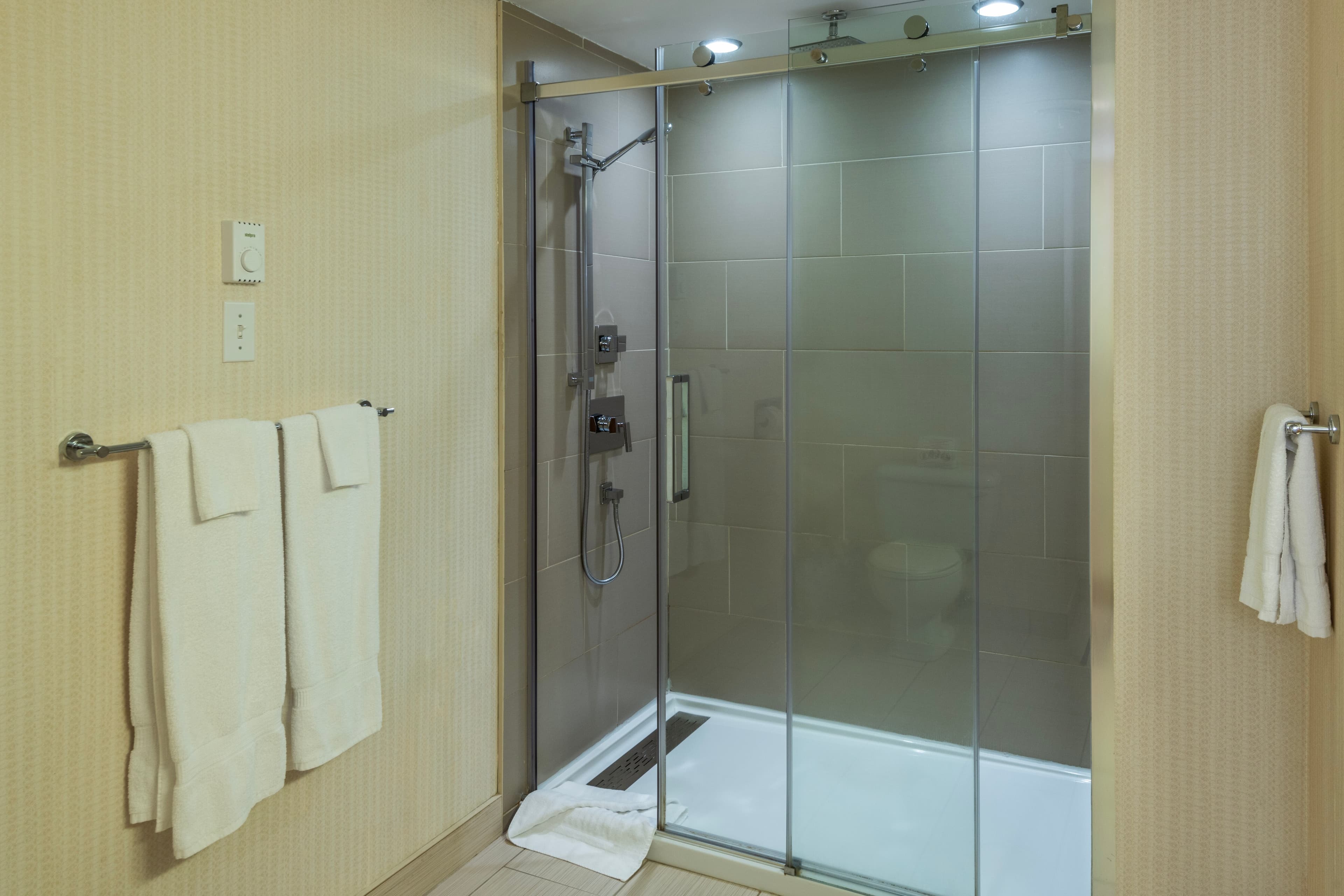 Comfort Inn - Image 5
