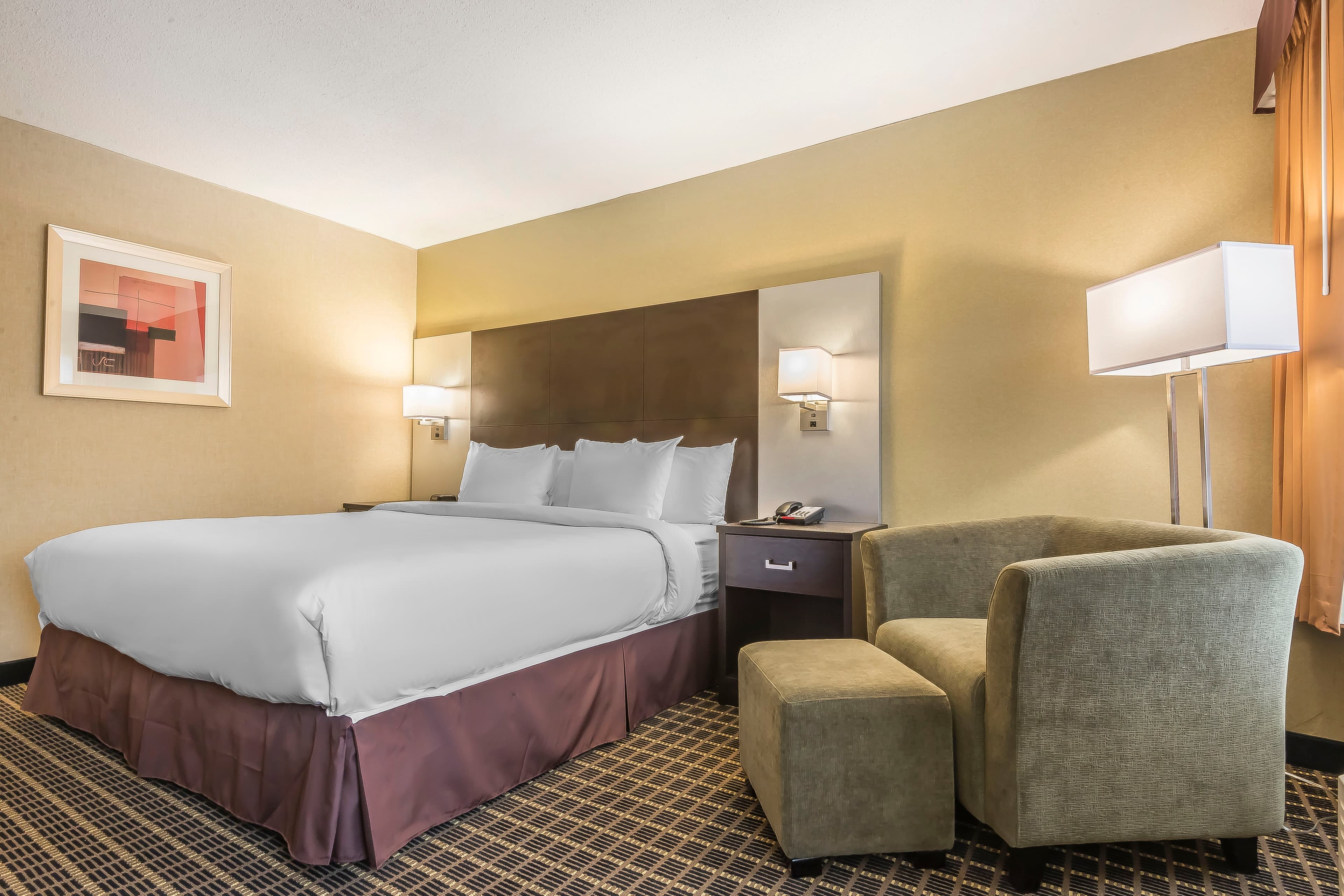 Quality Inn & Suites Downtown - Image 2