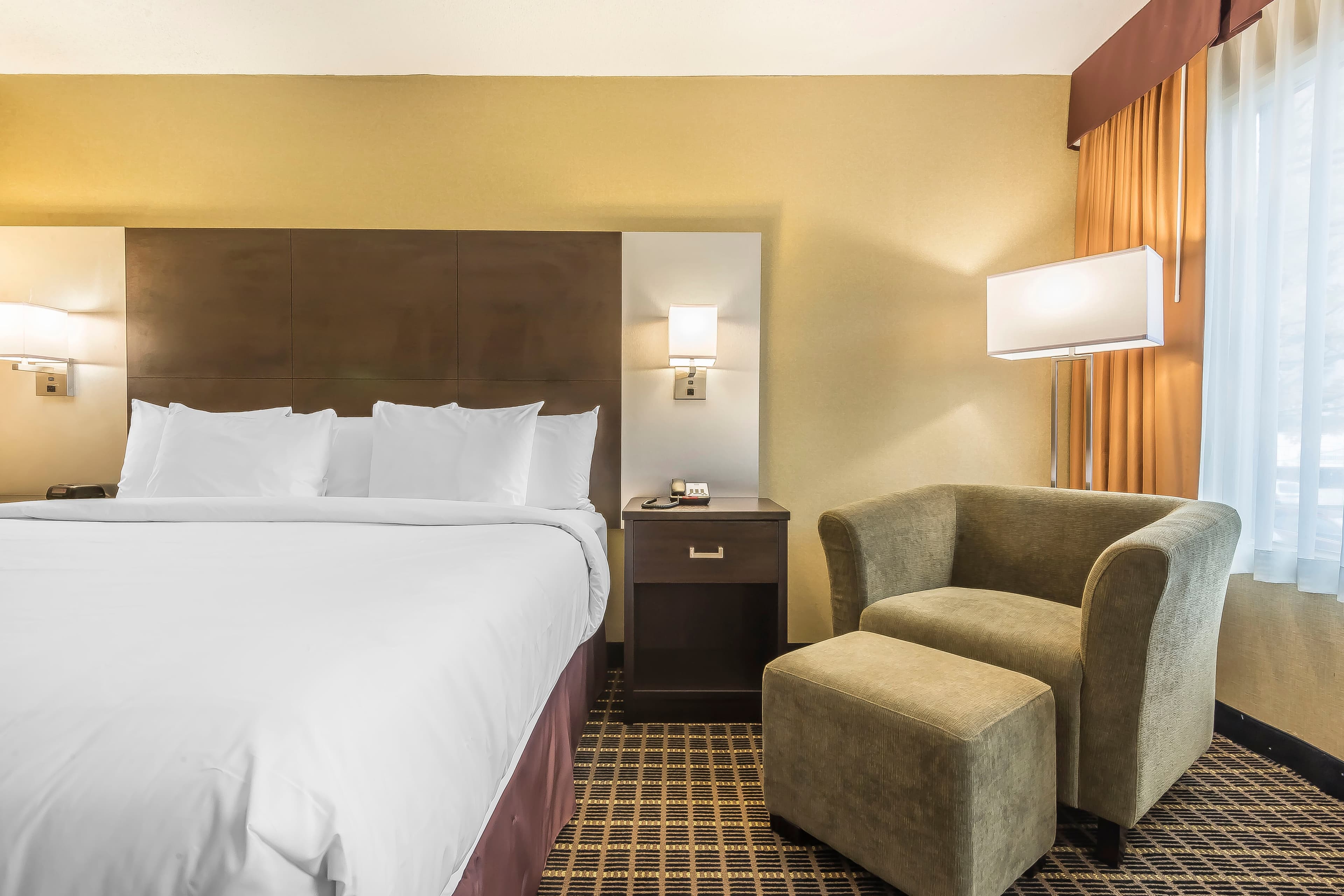 Quality Inn & Suites Downtown - Image 3