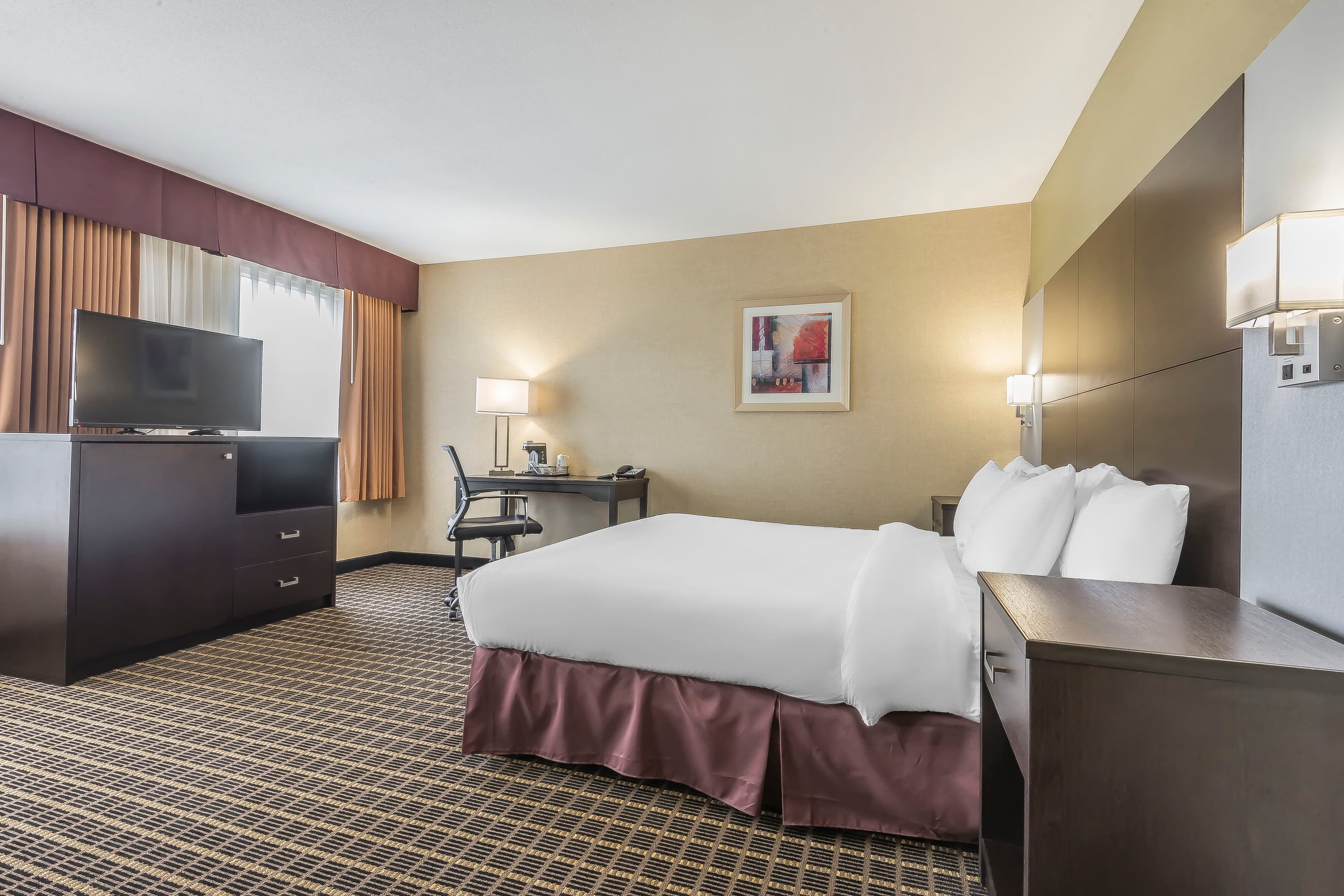 Quality Inn & Suites Downtown — 8