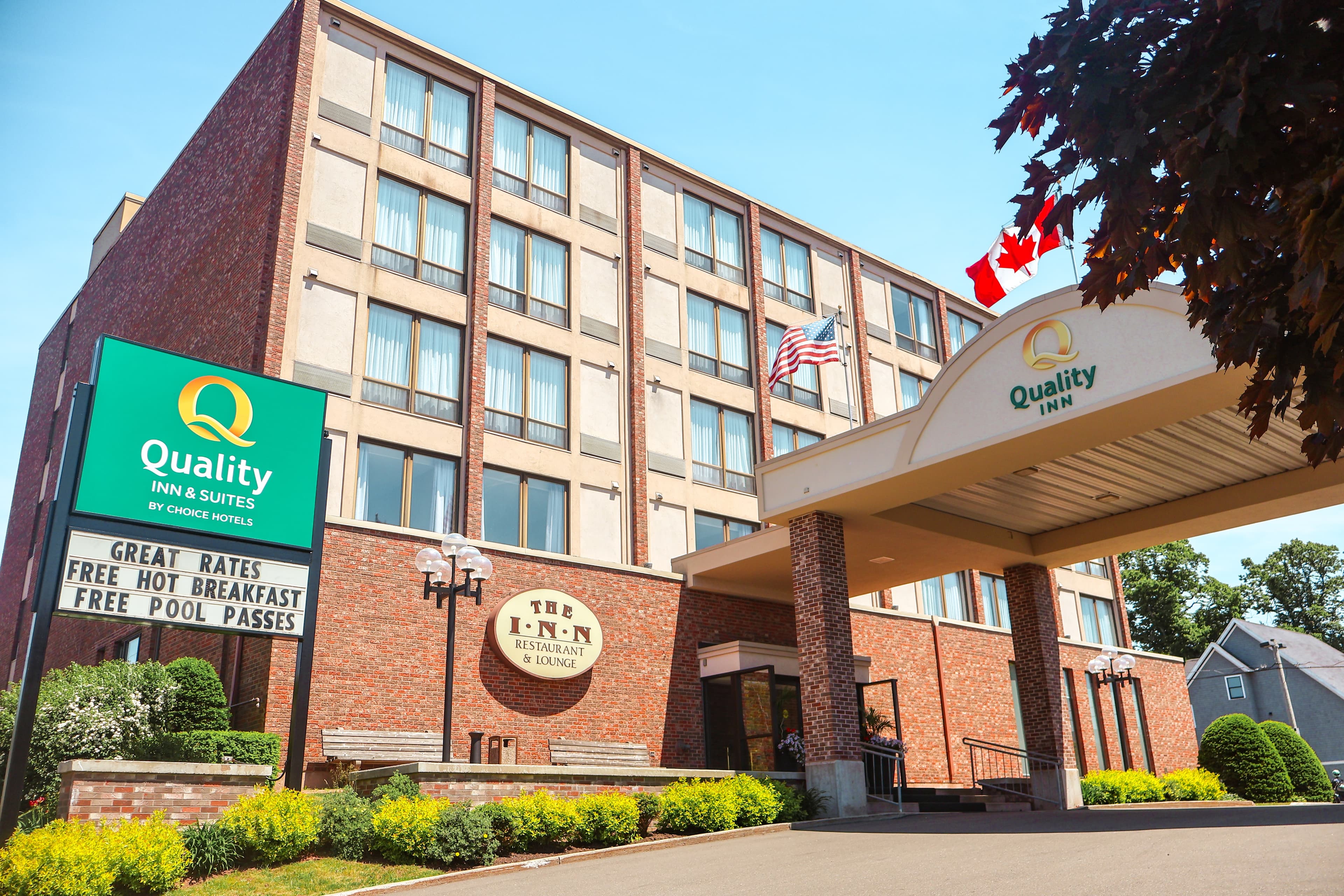 Quality Inn & Suites Downtown - Image 1