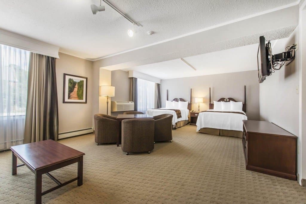Quality Inn & Suites Downtown — 8