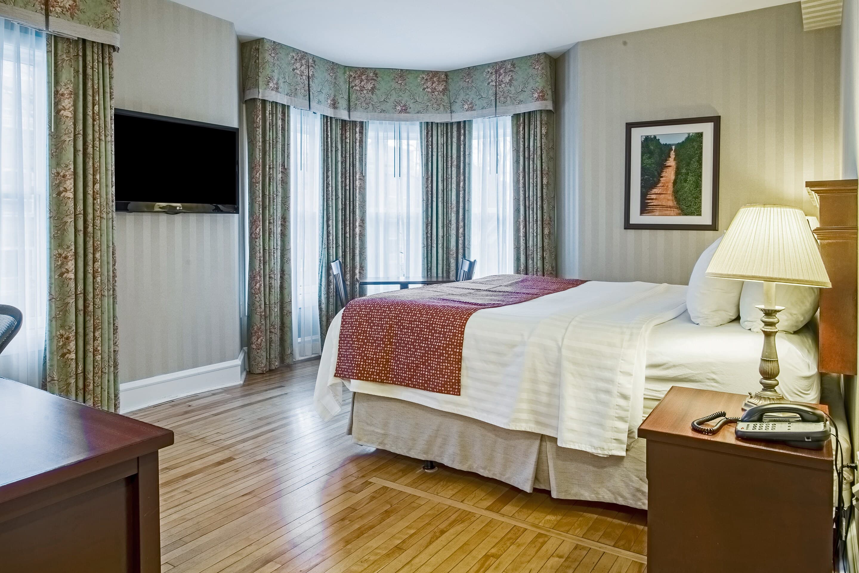 Quality Inn & Suites Downtown — 12