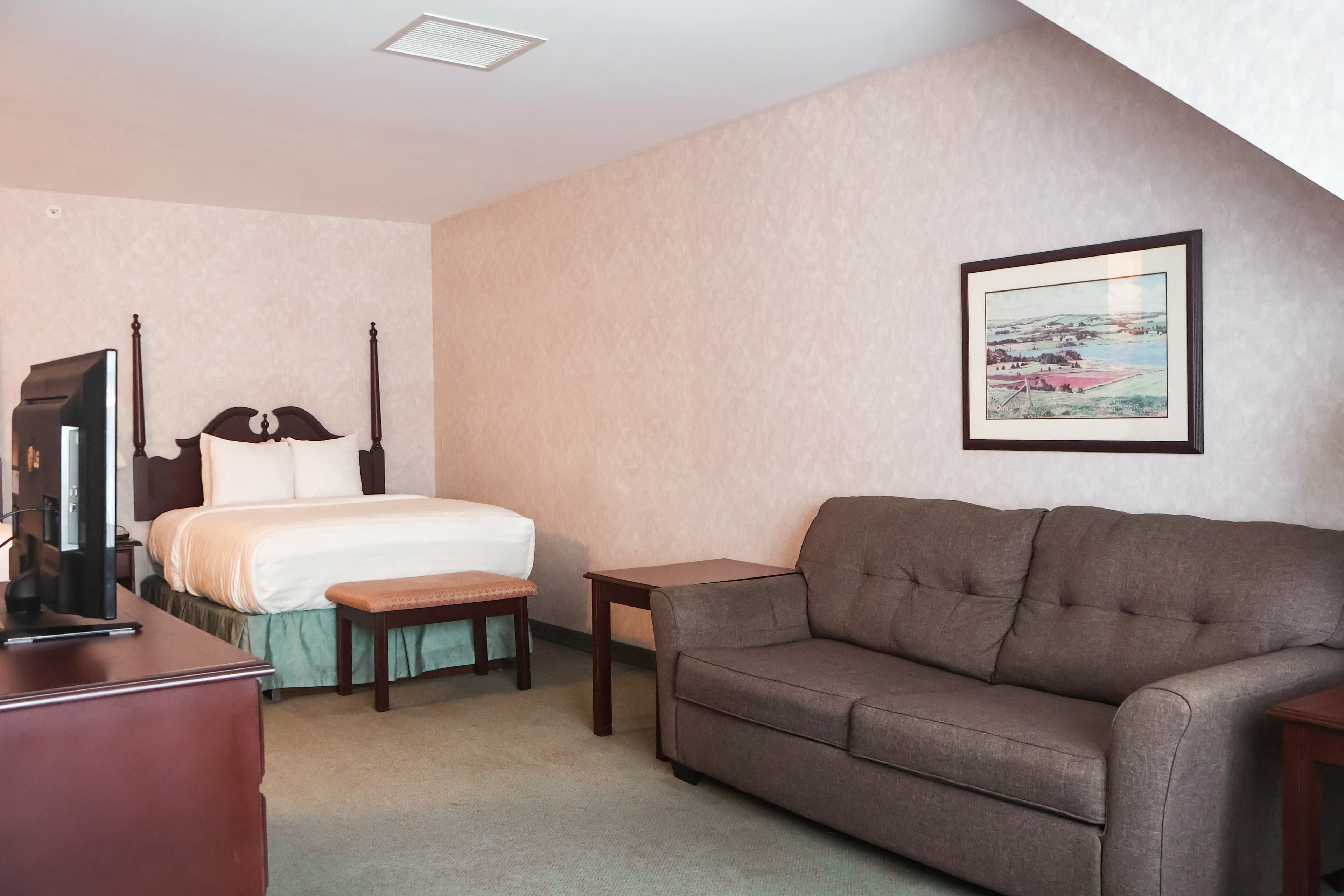 Quality Inn & Suites Downtown — 9