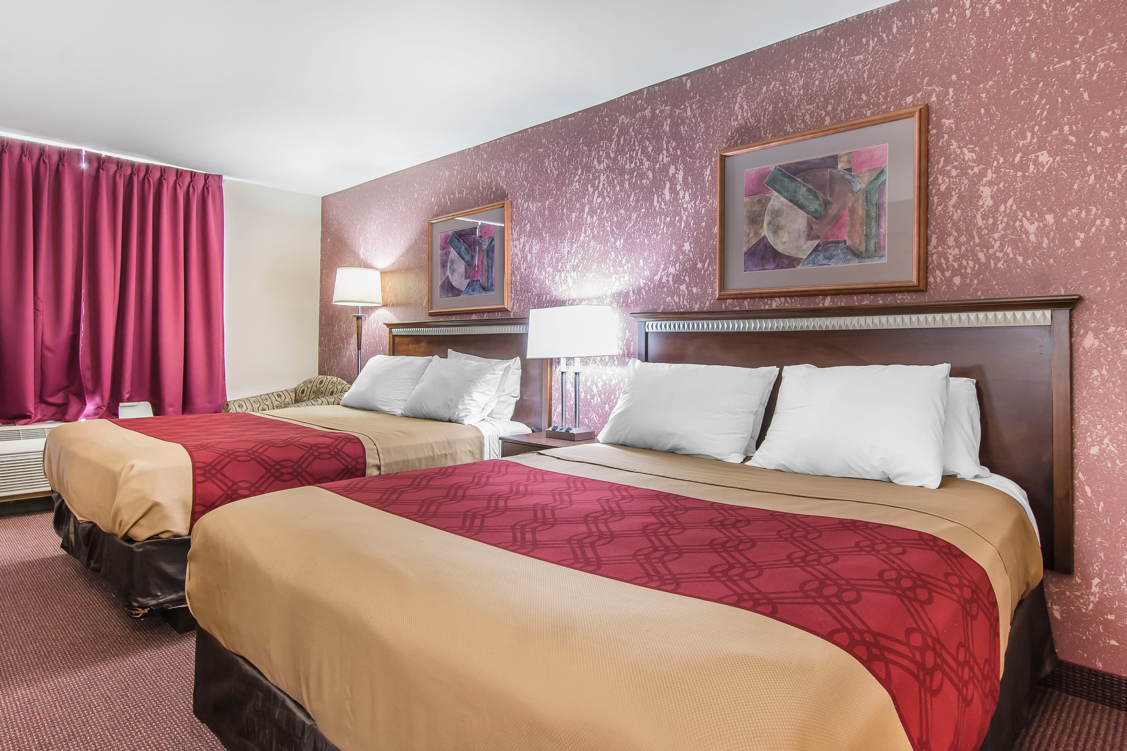 Econo Lodge — 14