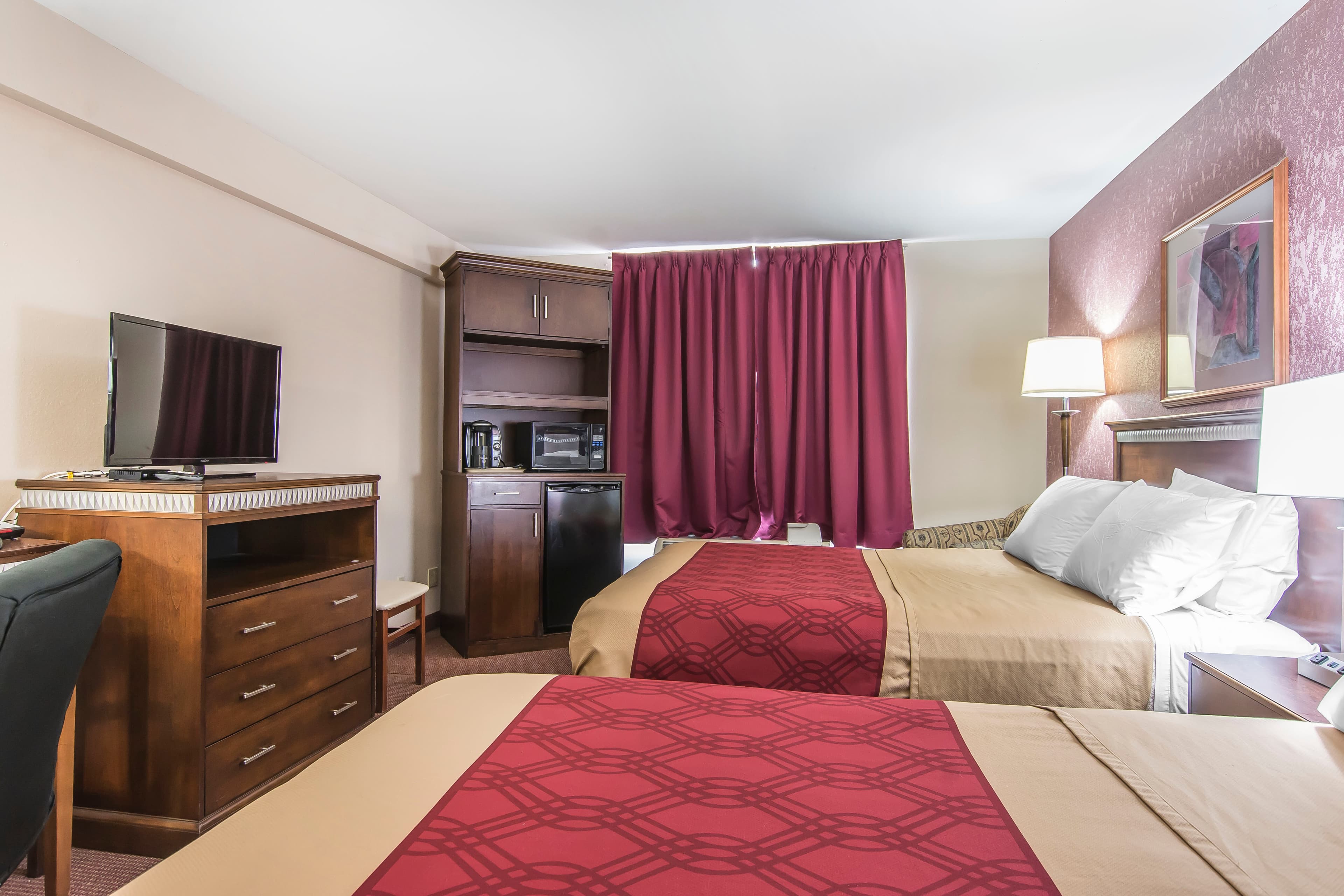 Econo Lodge — 17