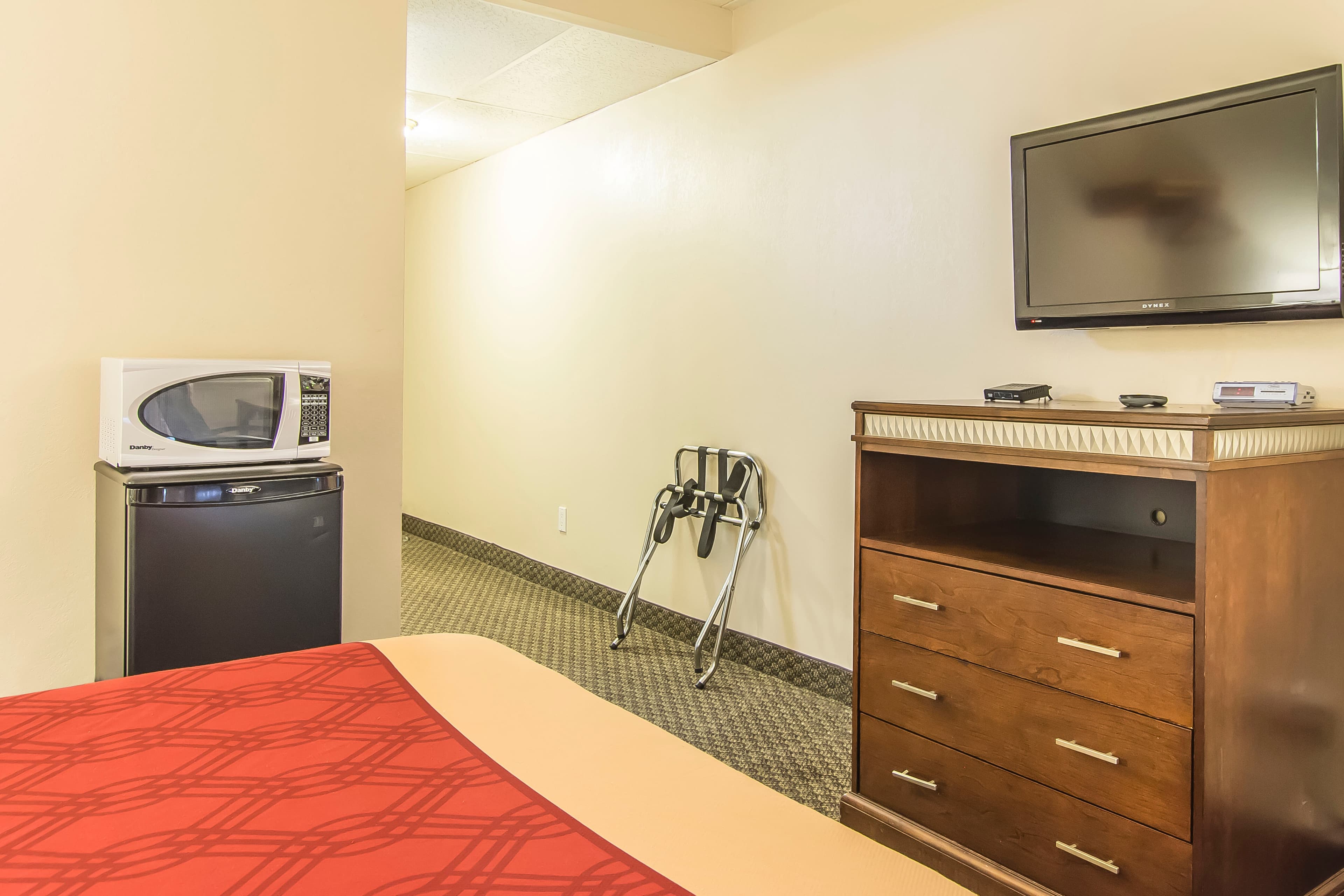 Econo Lodge — 8