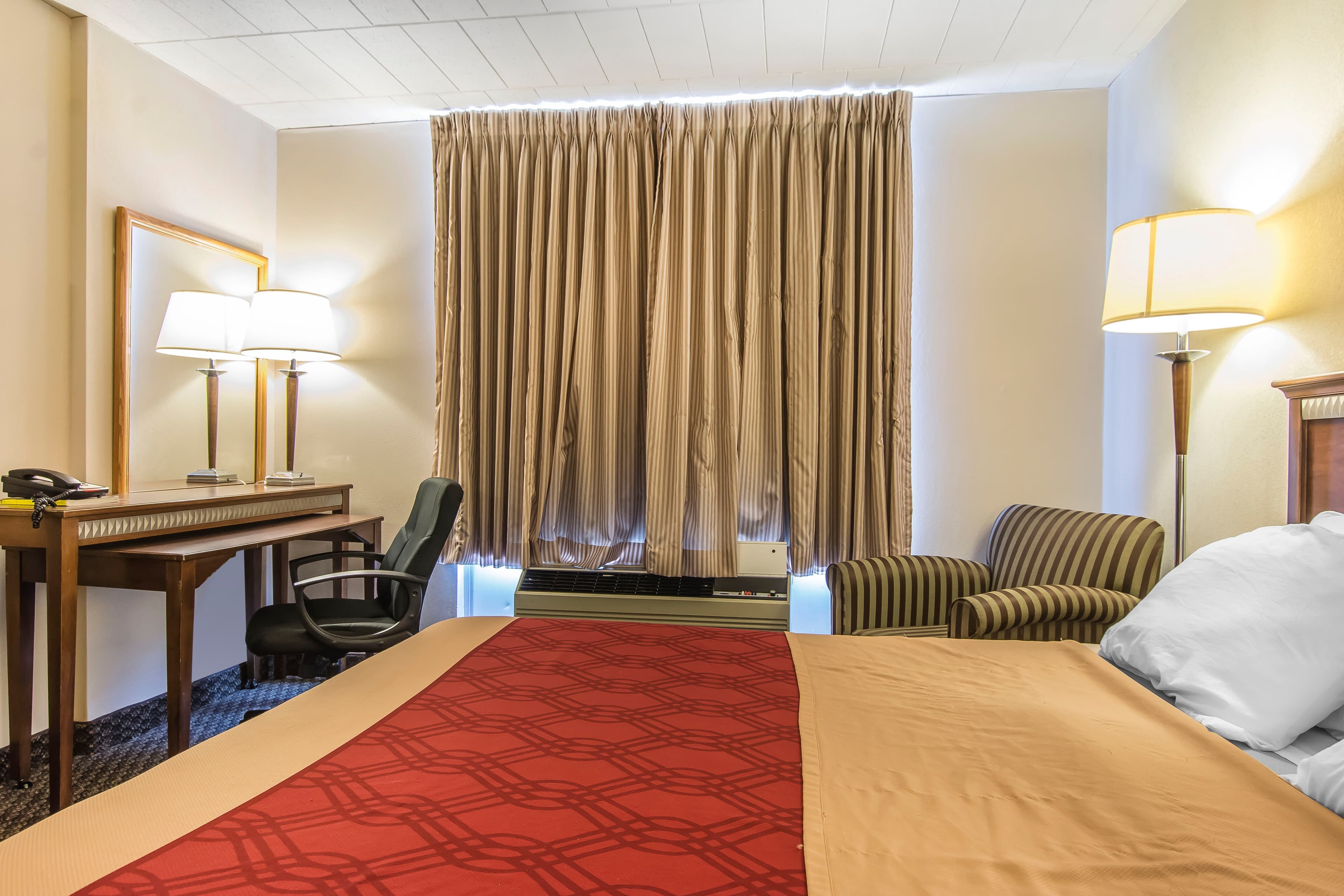 Econo Lodge — 9