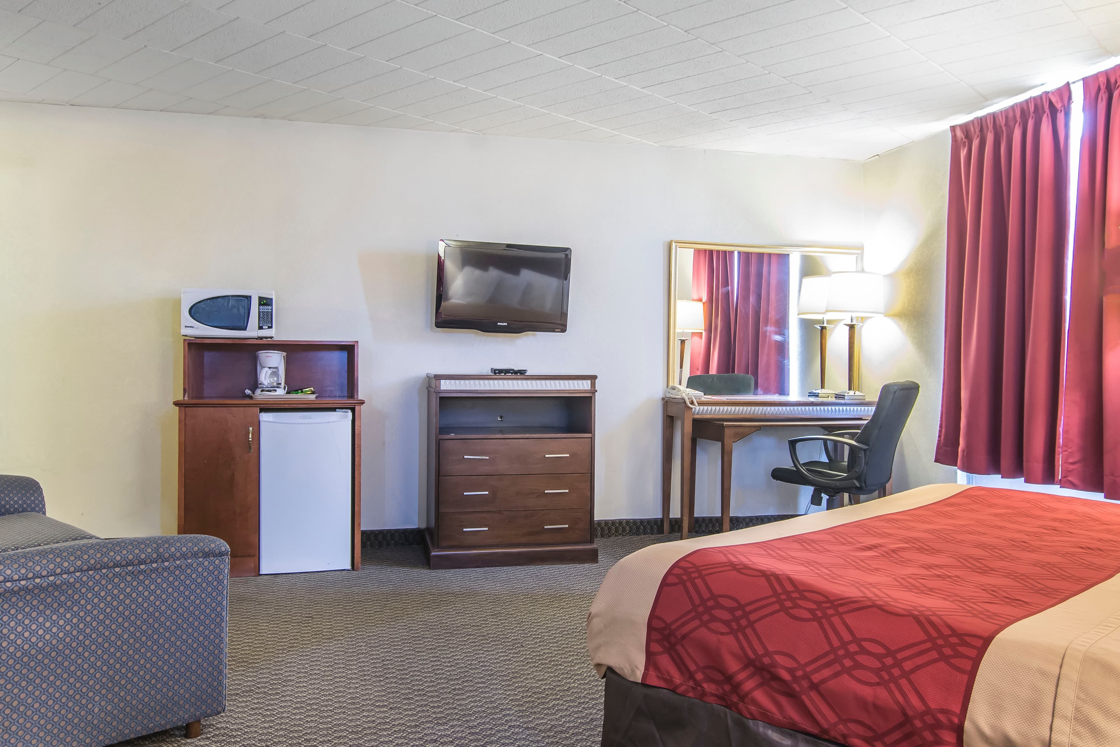 Econo Lodge — 6