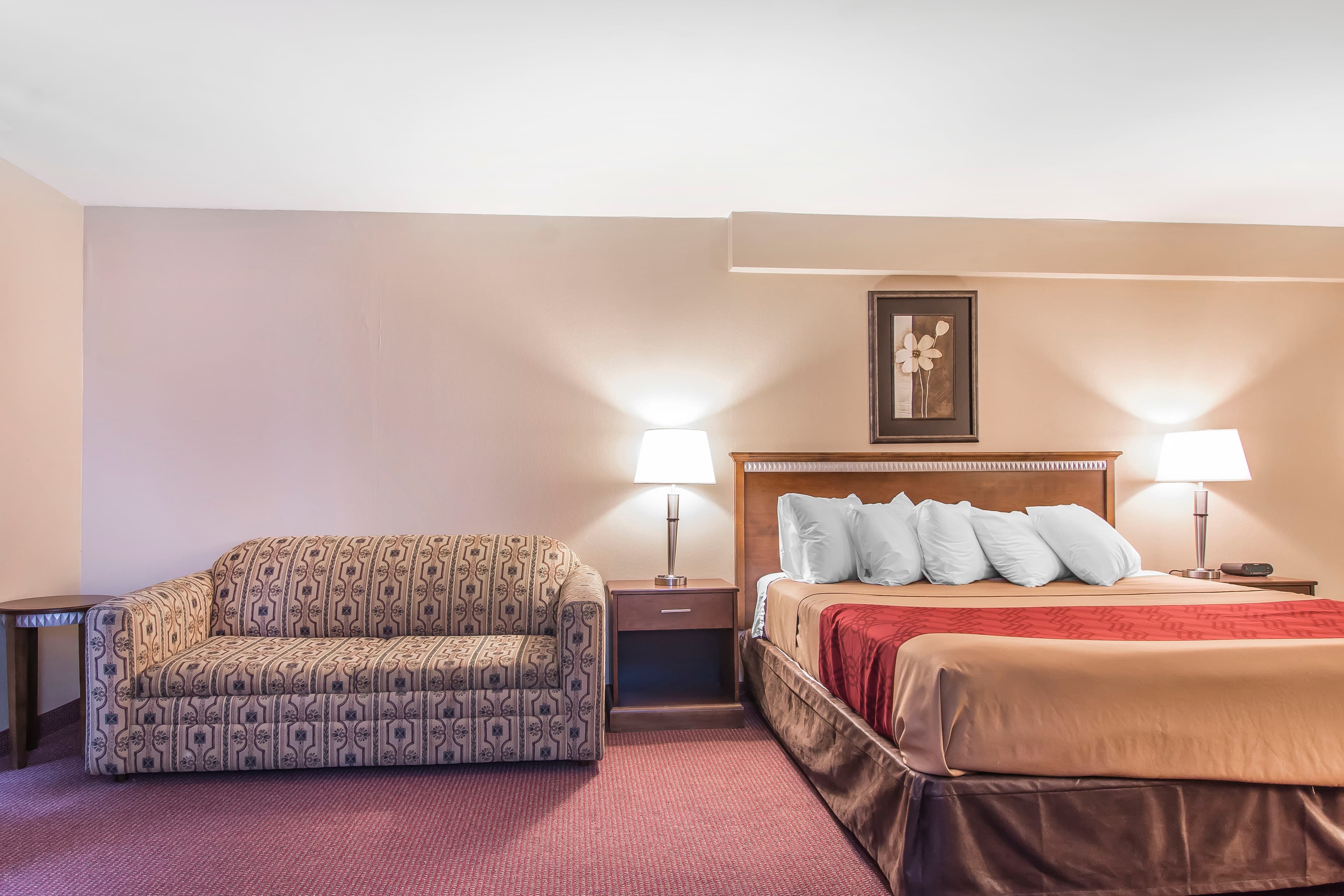 Econo Lodge - Image 5