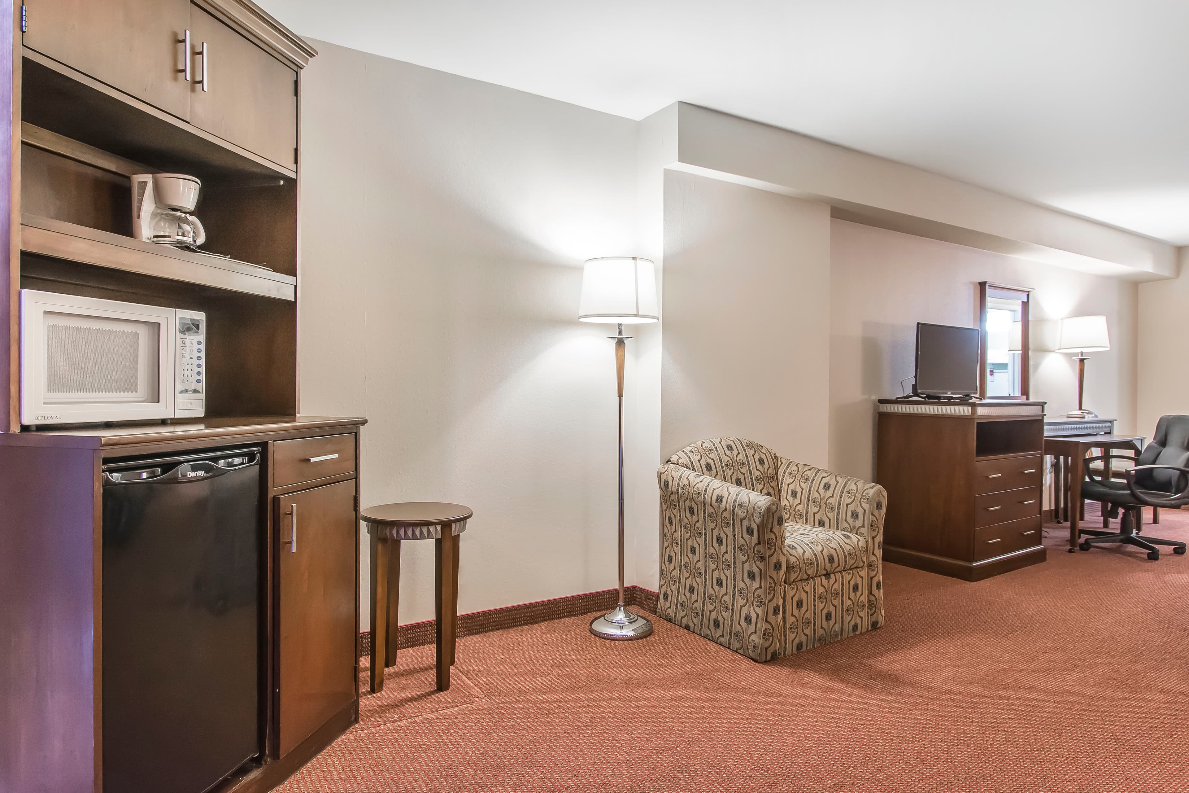 Econo Lodge — 23