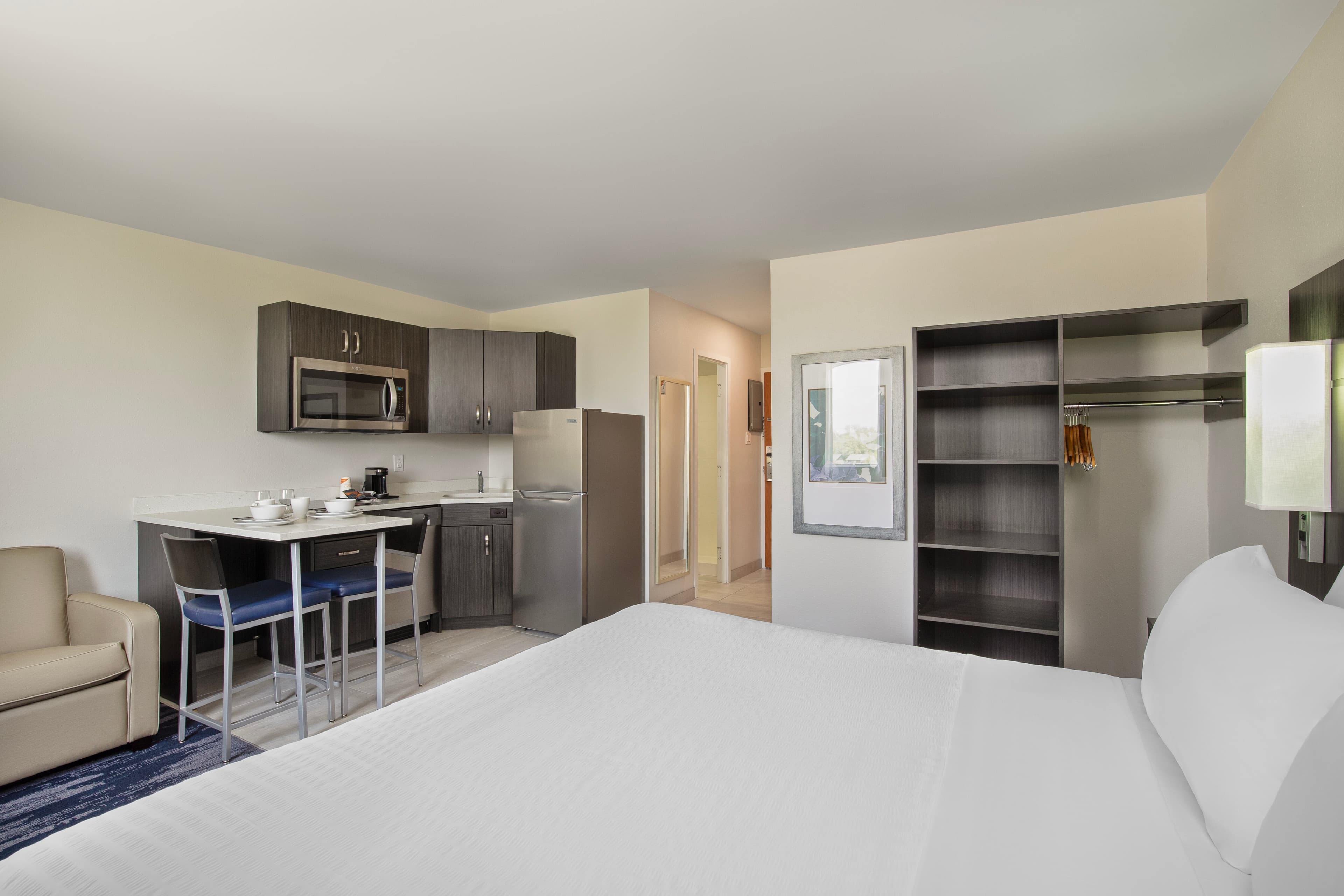 Quality Inn & Suites - Image 4