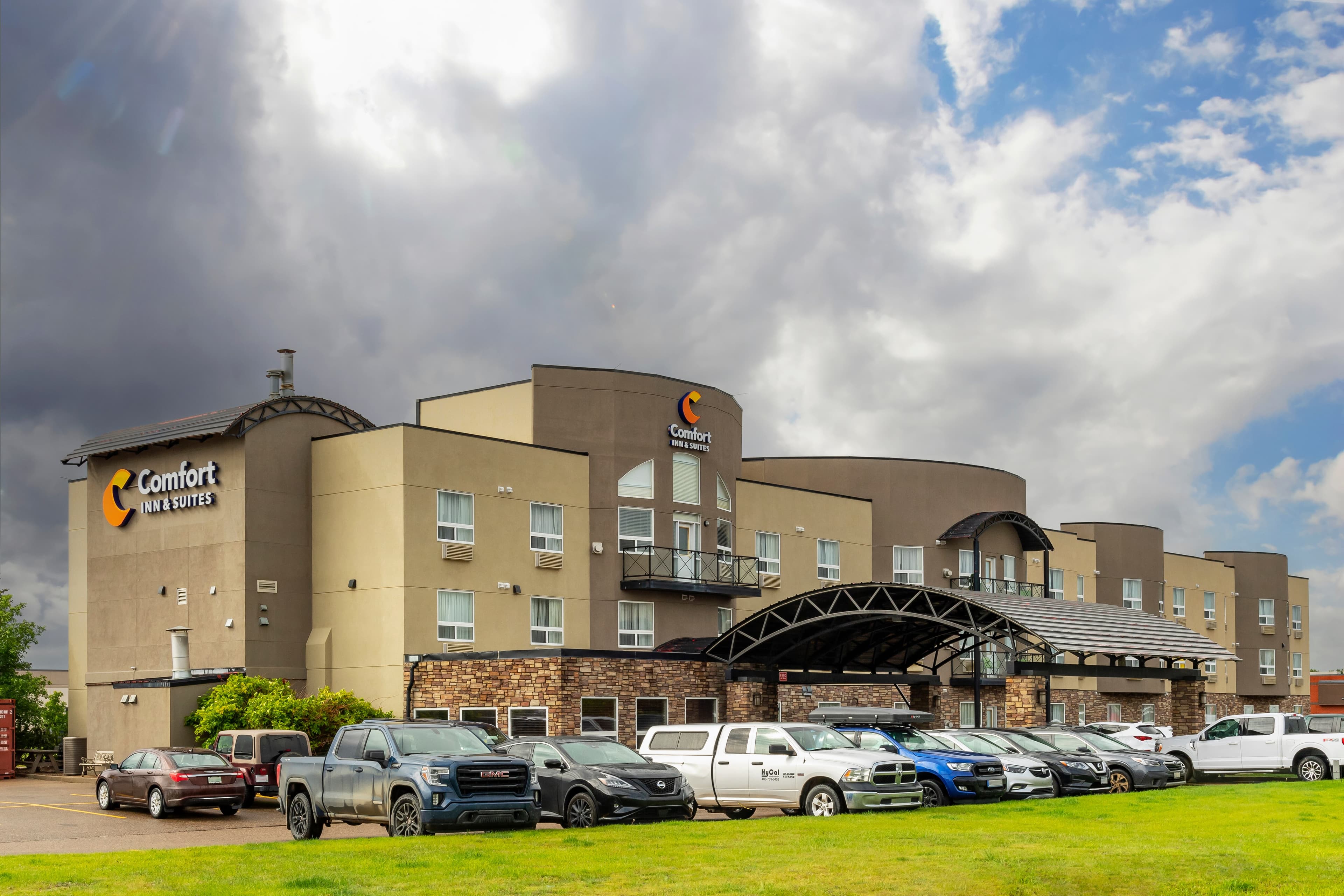 Comfort Inn & Suites - Image 1