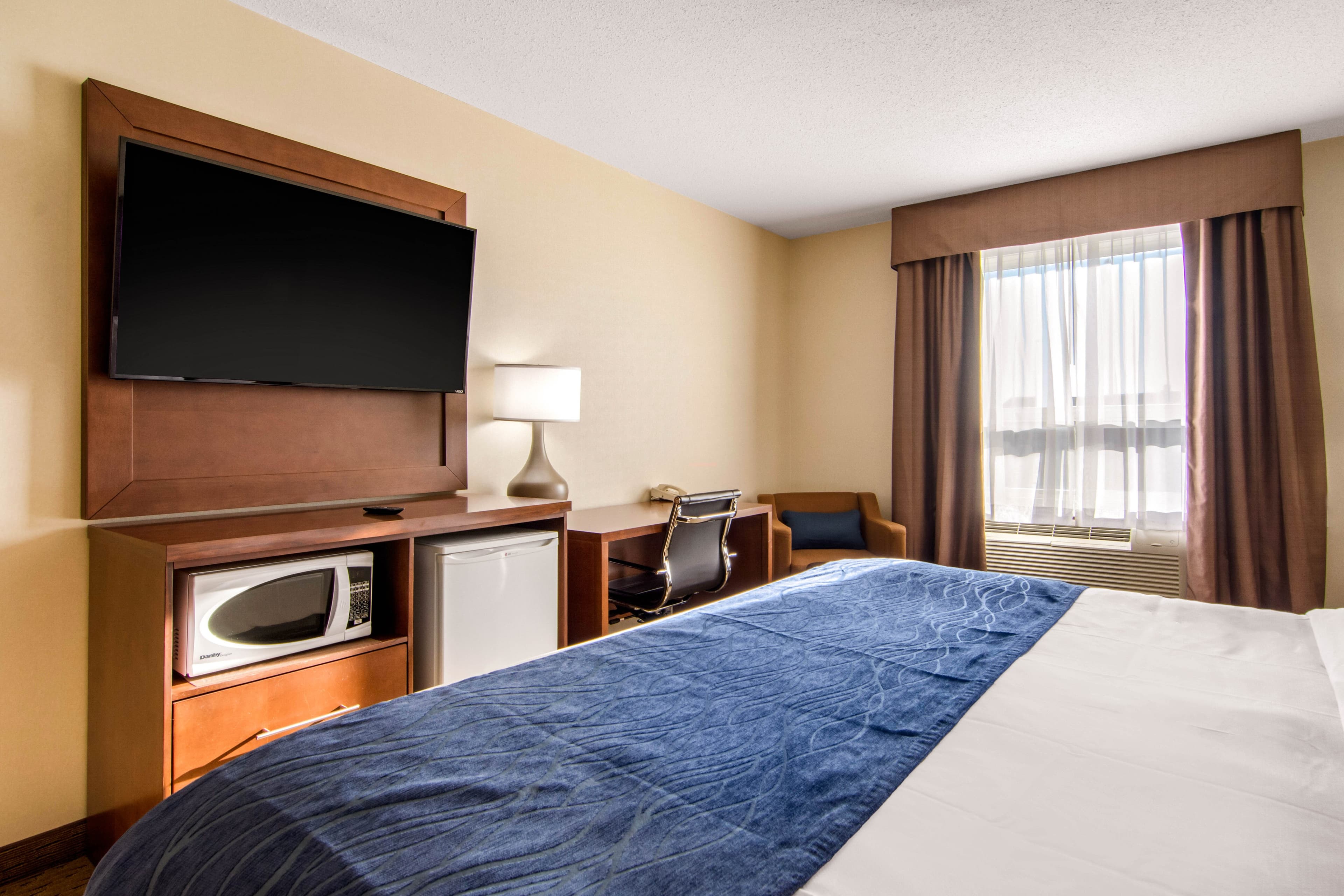 Comfort Inn & Suites — 7