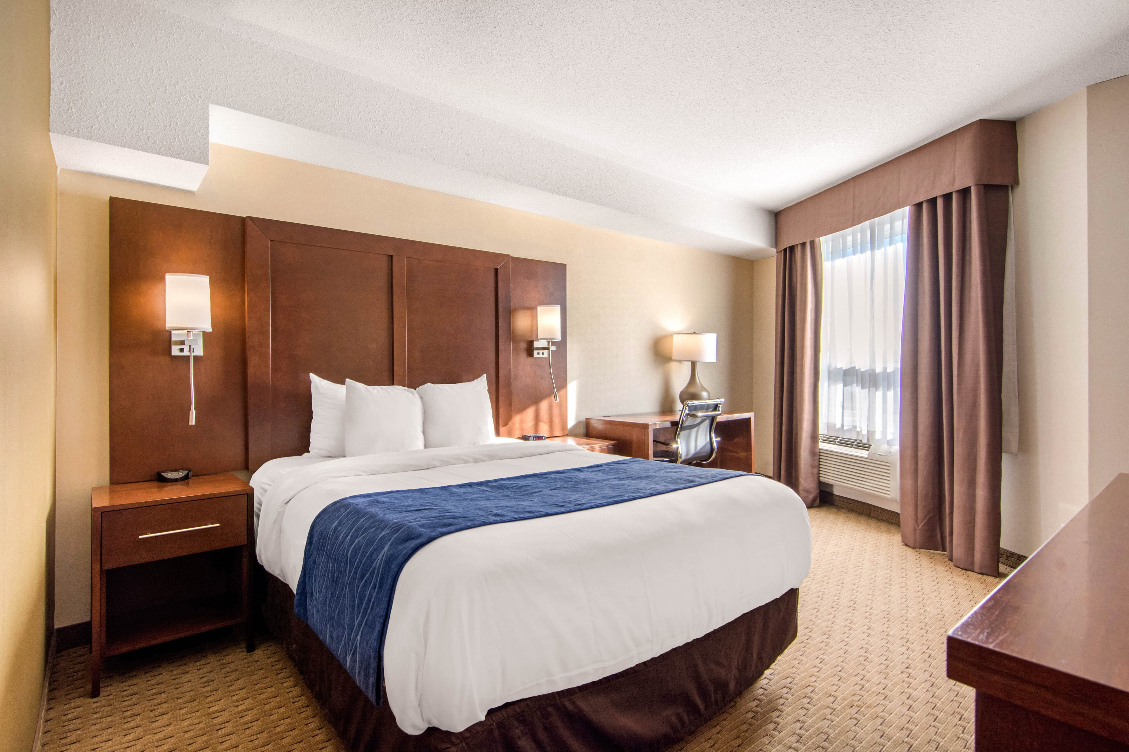 Comfort Inn & Suites - Image 2