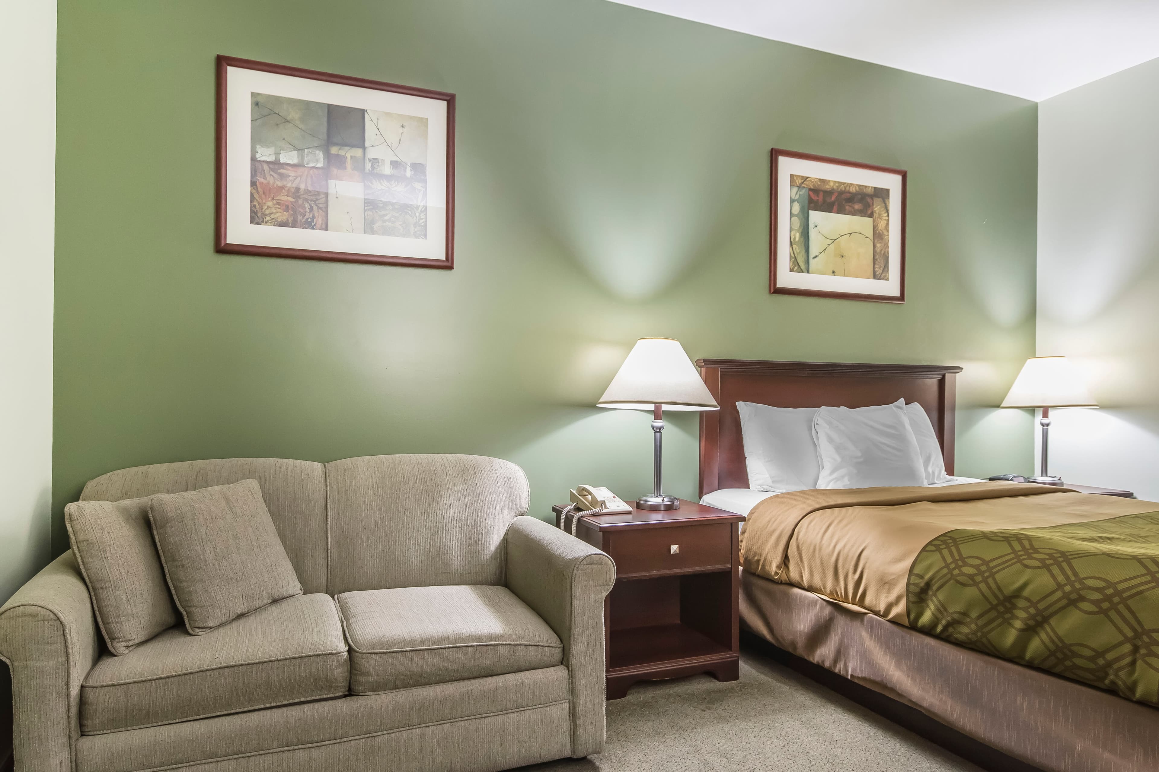 Econo Lodge — 7
