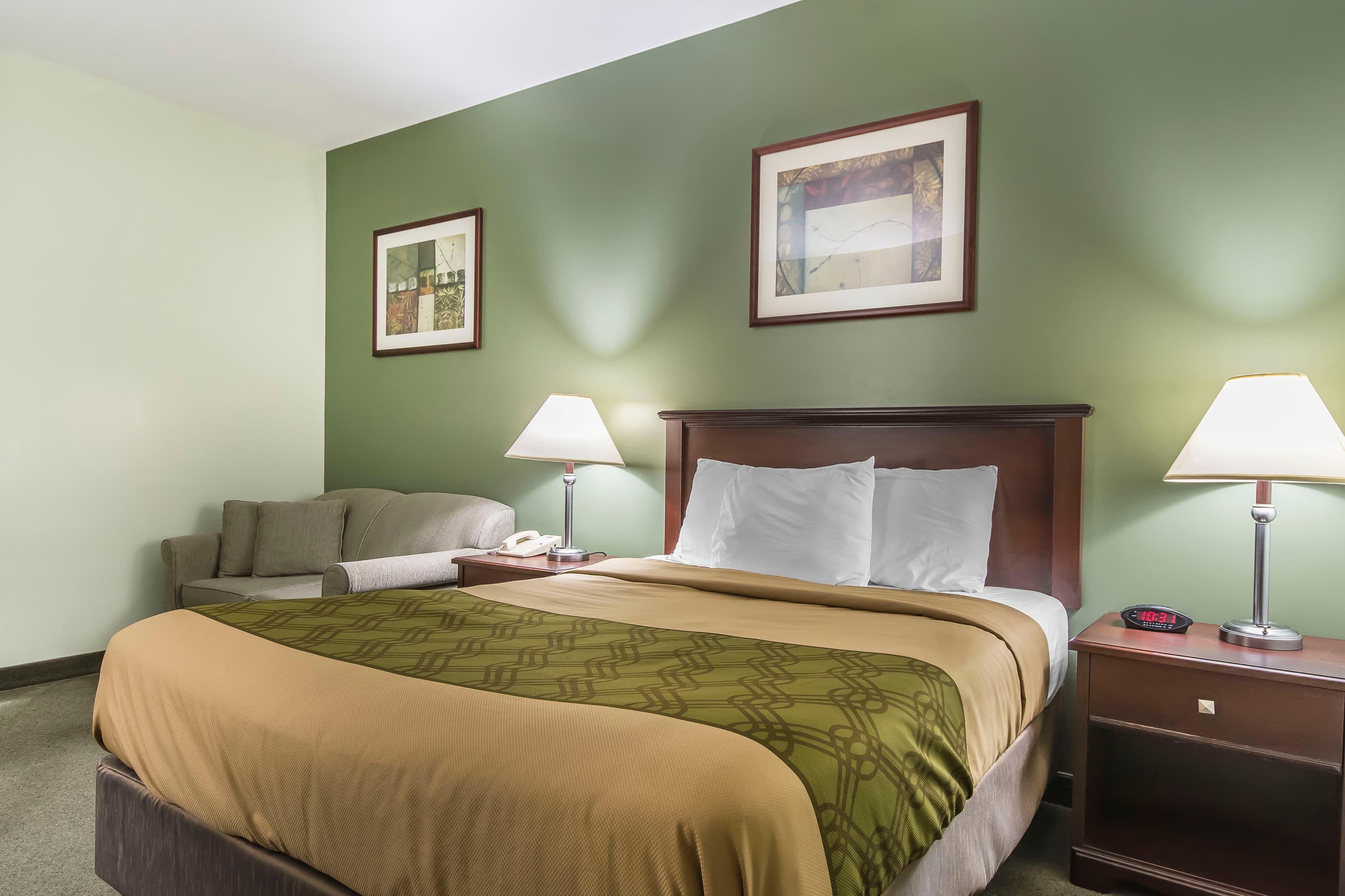Econo Lodge — 9