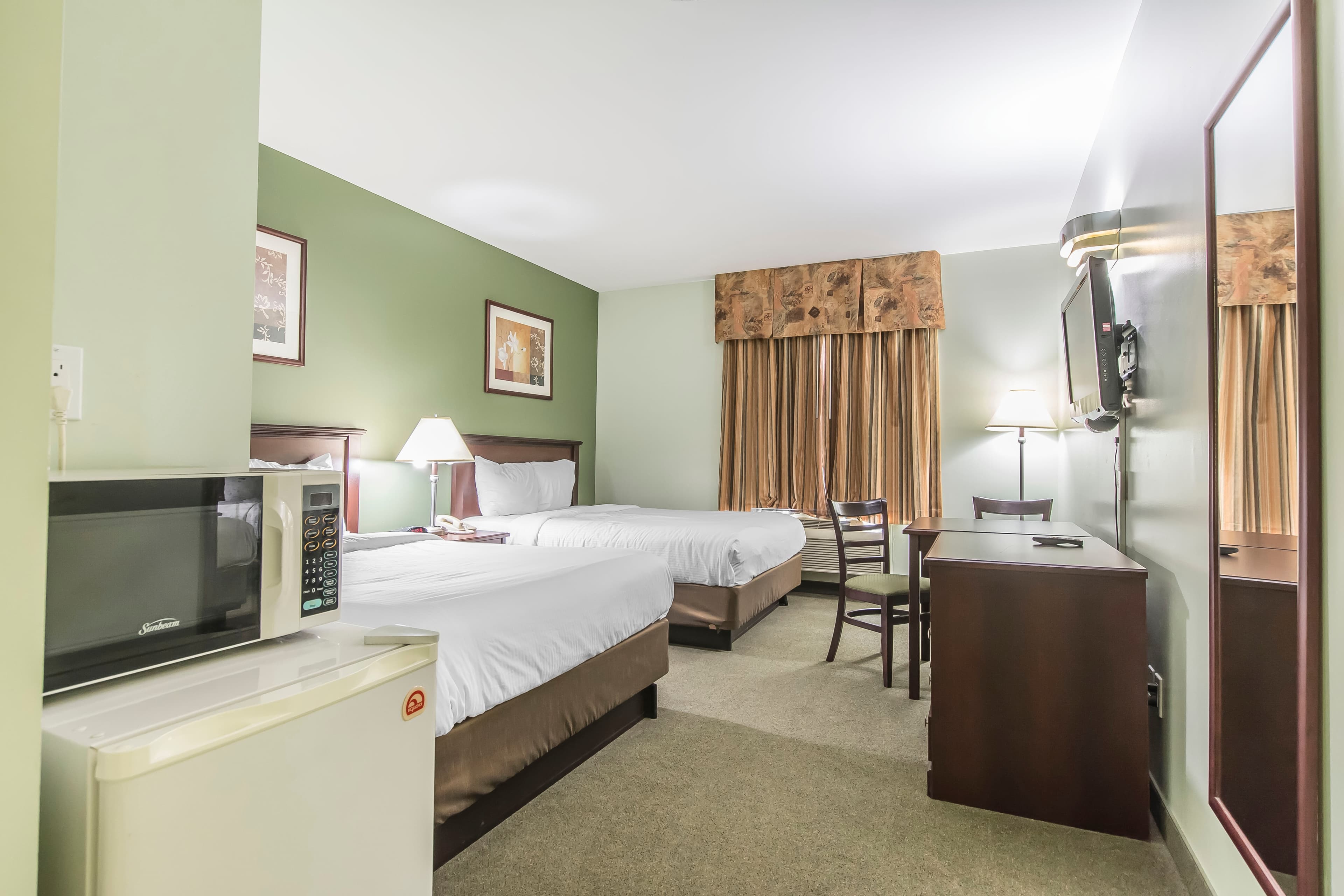 Econo Lodge — 10