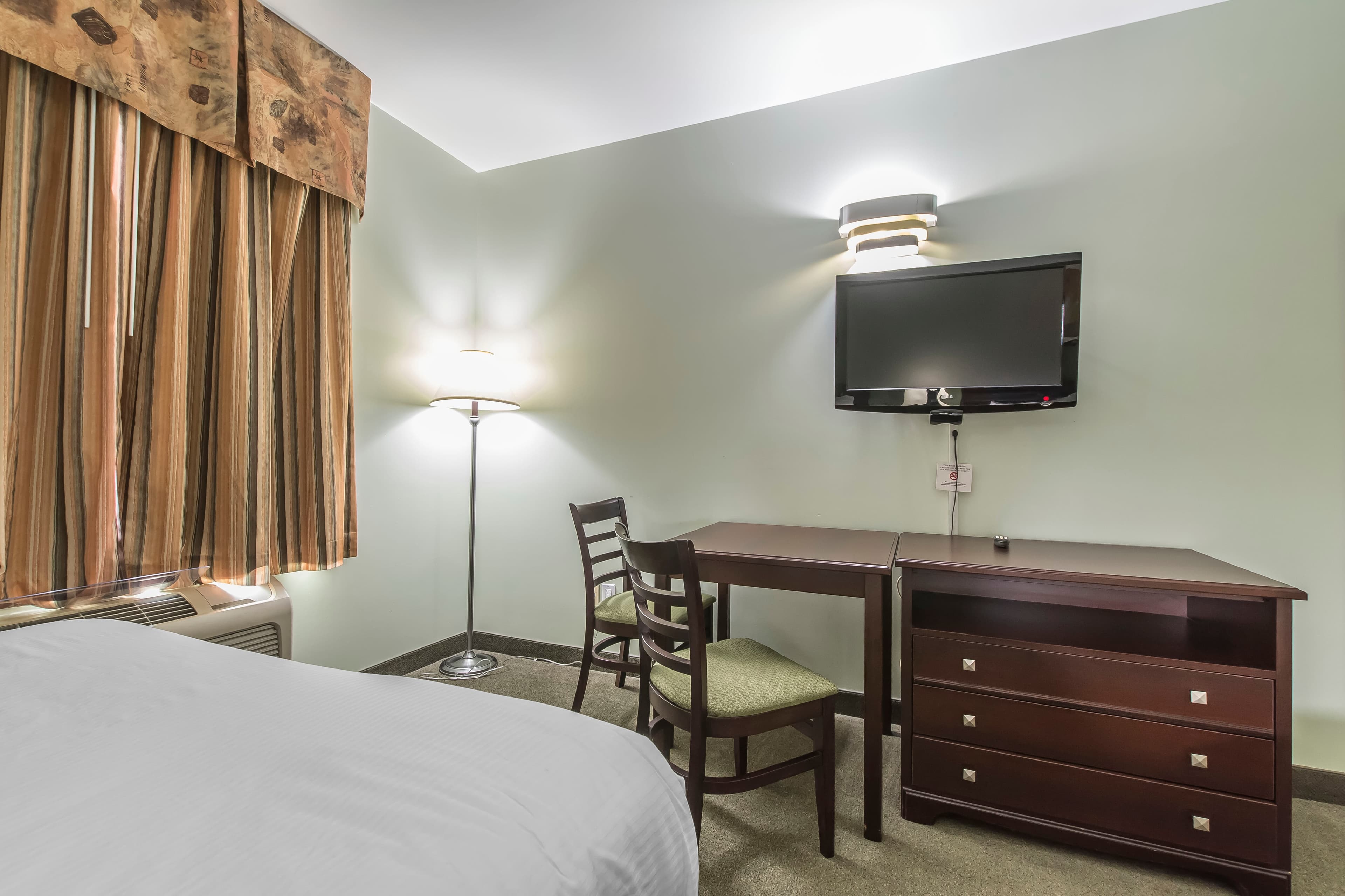 Econo Lodge — 13