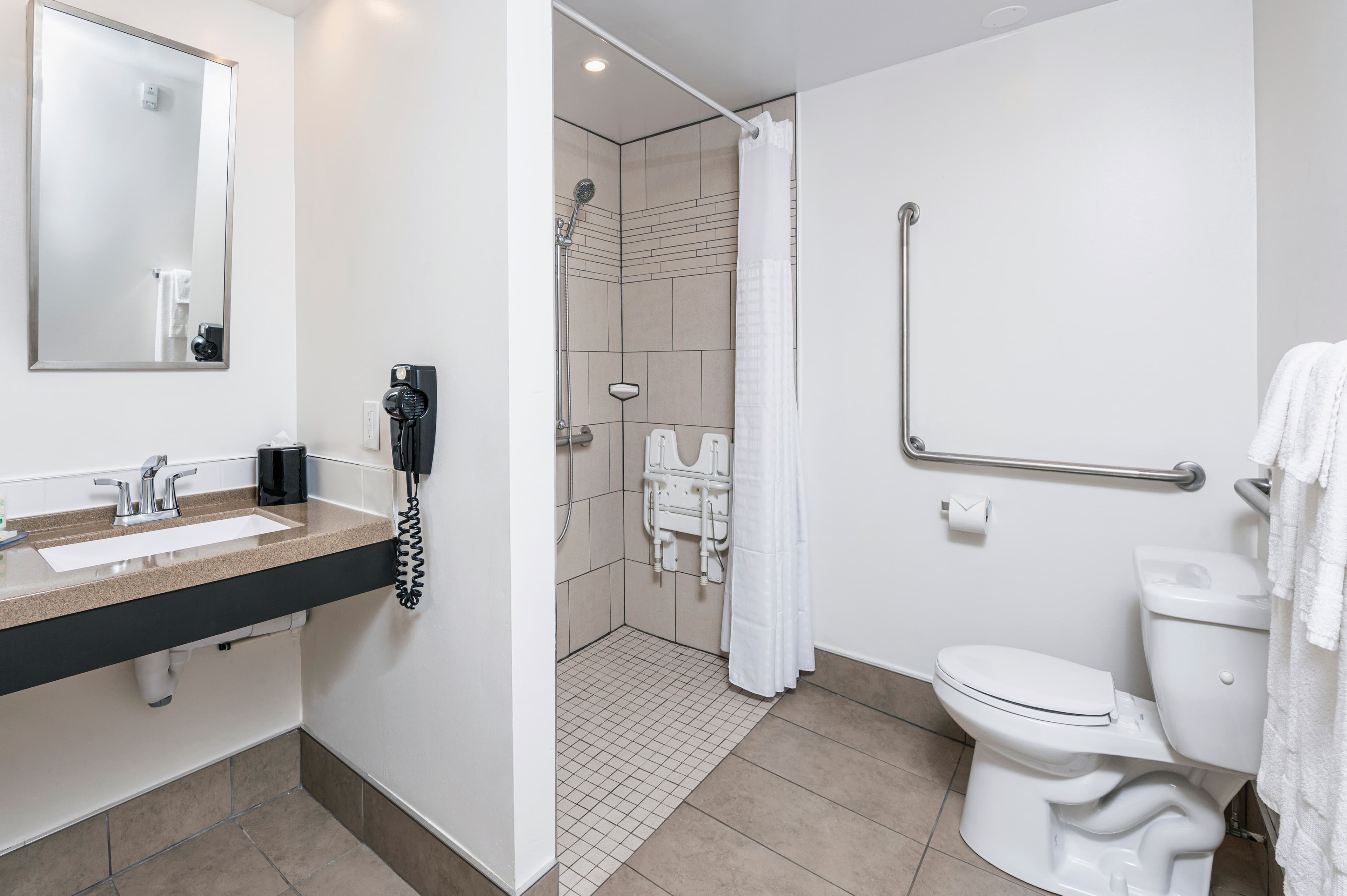 Quality Inn & Conference Centre Kingston Central - Image 4