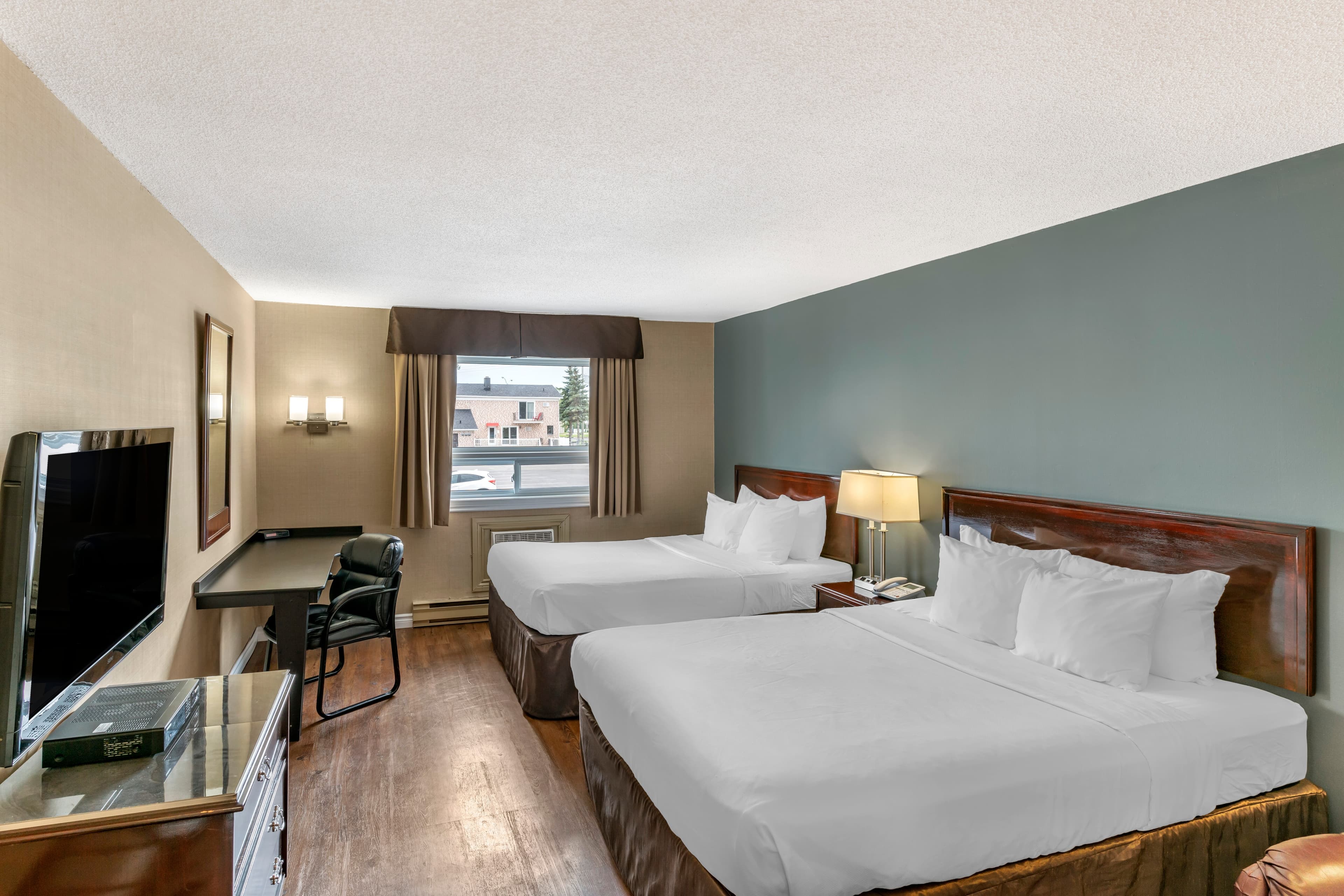 Econo Lodge — 6