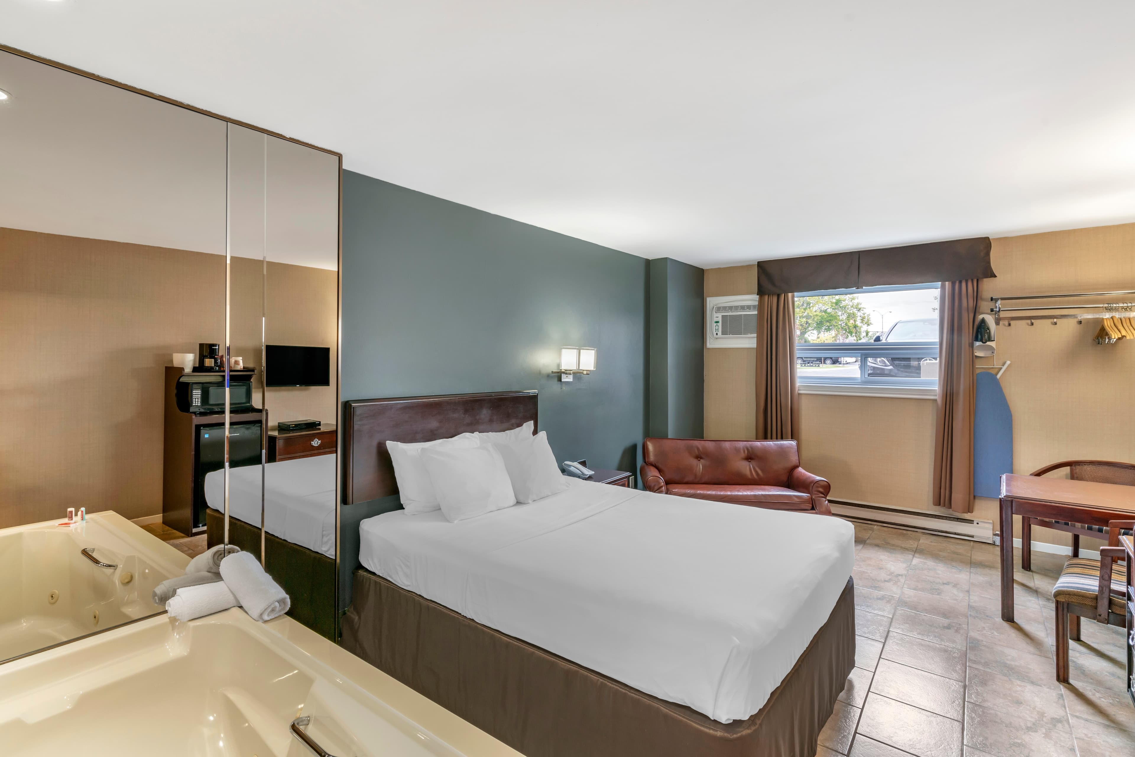 Econo Lodge — 12