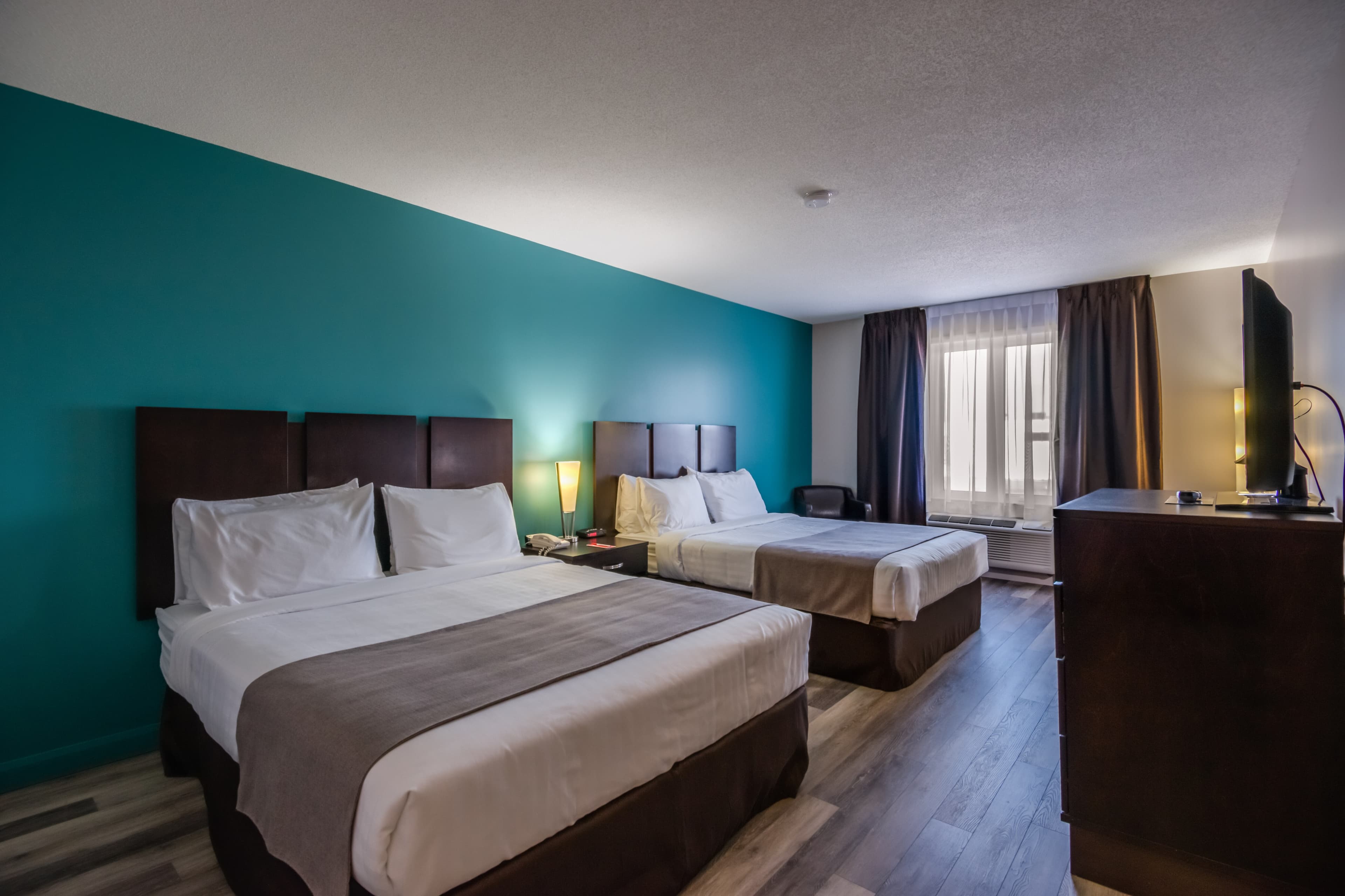 Econo Lodge Inn & Suites — 21